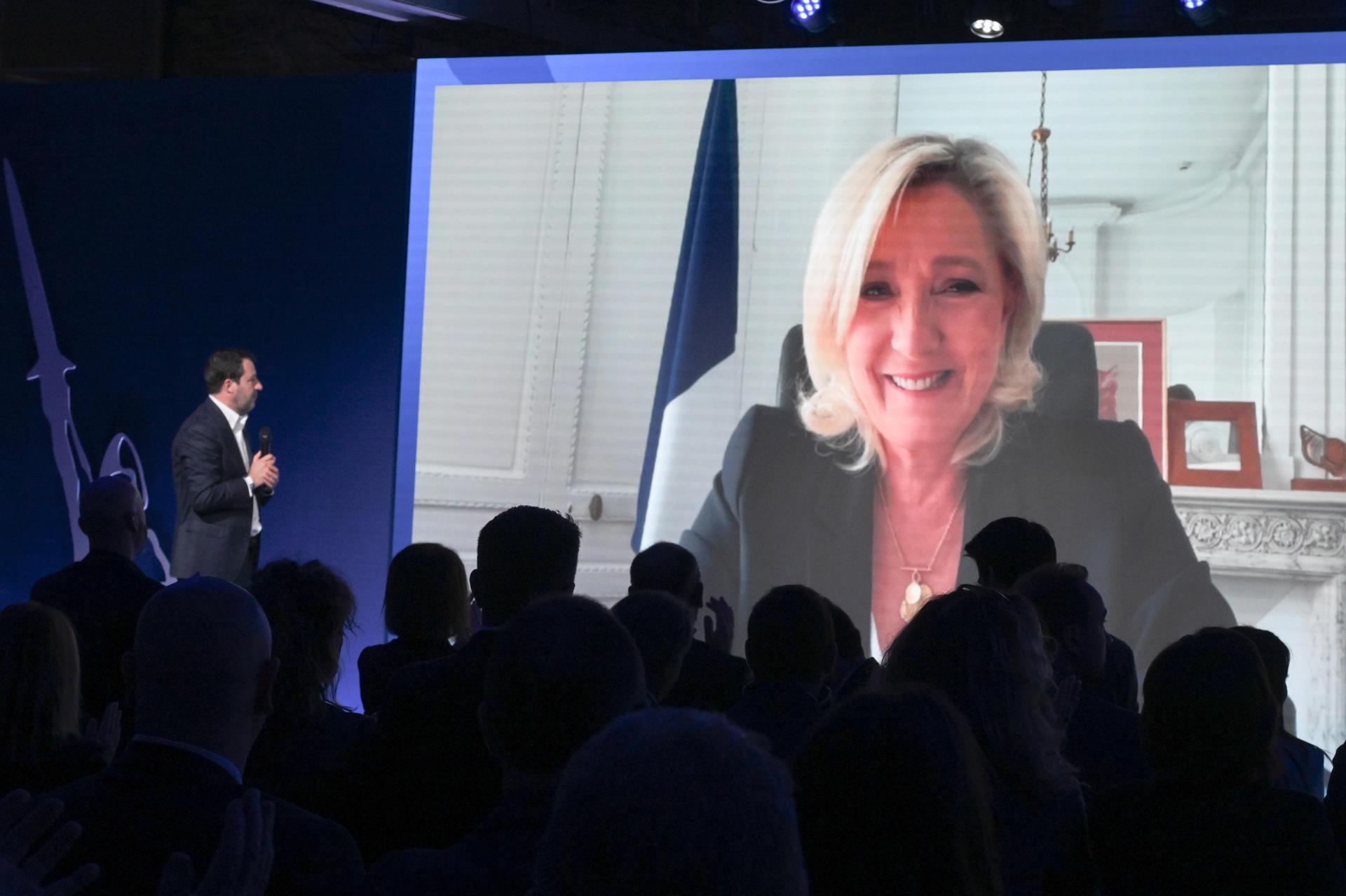 La líder ultraderechista francesa, Marine Le Pen, en su intervención este 6 de abril en el congreso de La Liga. EFE/EPA/CLAUDIO GIOVANNINI