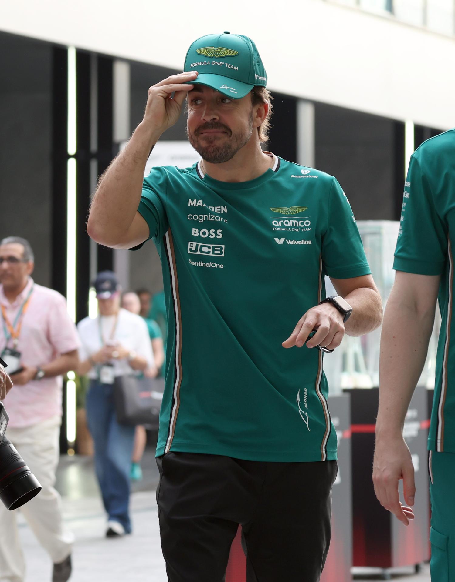 JEDDAH (Saudi Arabia), 20/04/2025.- El español Fernando Alonso (Aston Martin), doble campeón del mundo de Fórmula Uno, que acabó undécimo este domingo el Gran Premio de Arabia Saudí, el quinto del Mundial, en el circuito urbano de Yeda. EFE/EPA/ALI HAIDER