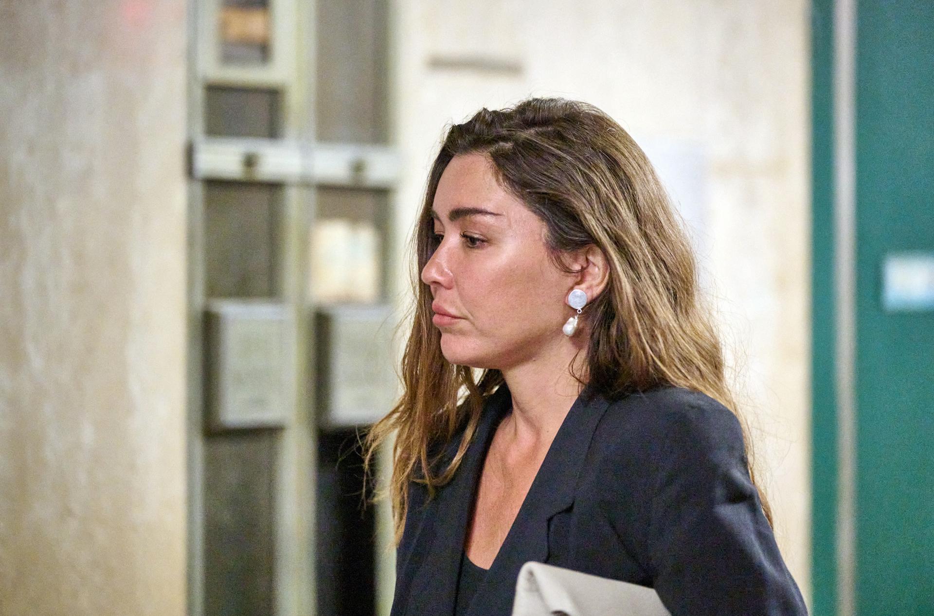 La testigo Miriam Haley llega a la corte para el nuevo juicio del exproductor de cine Harvey Weinstein en el Tribunal Penal de Manhattan en Nueva Yorl. EFE/CURTIS MEANS