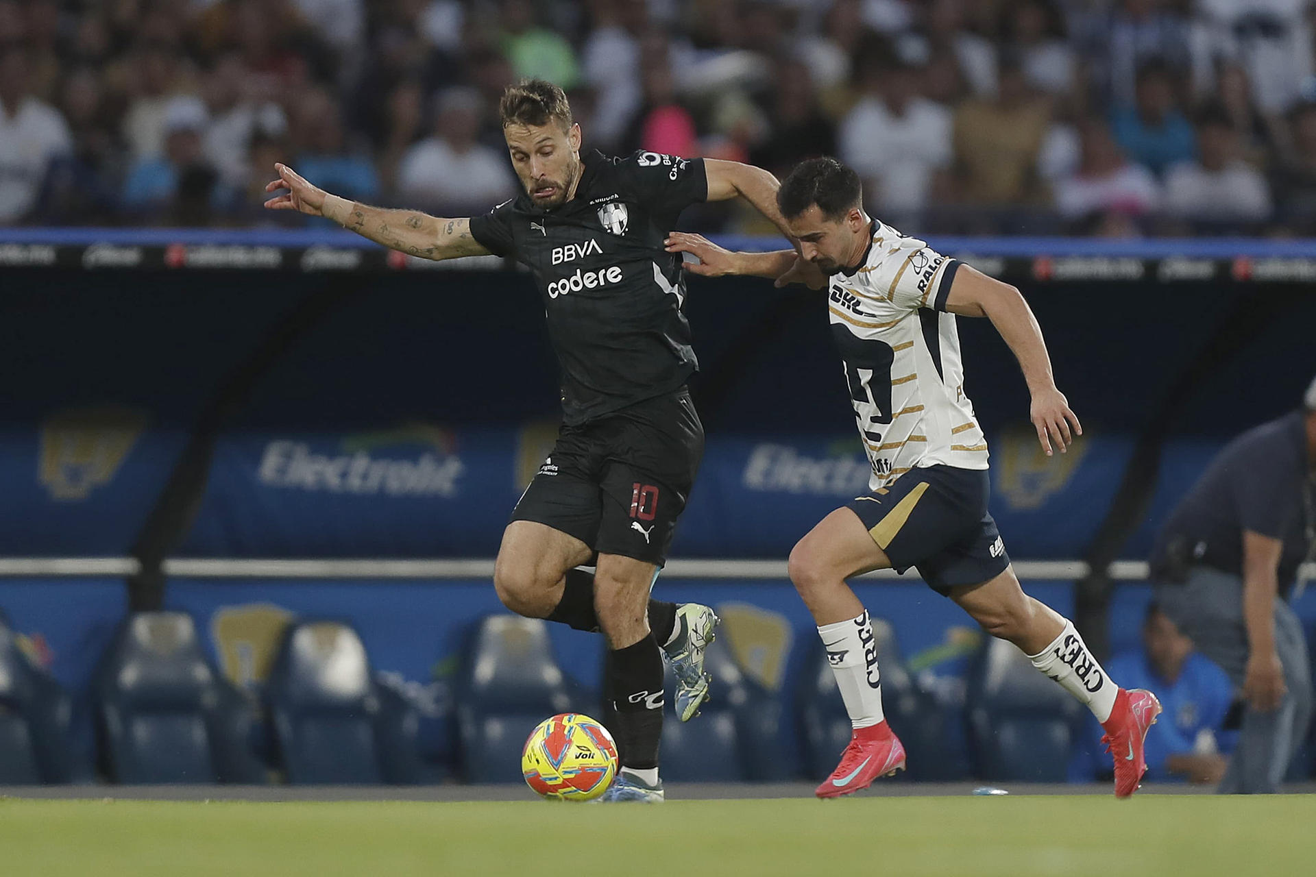 Imagen de archivo de Sergio Canales (i) de Monterrey. EFE/ Isaac Esquivel