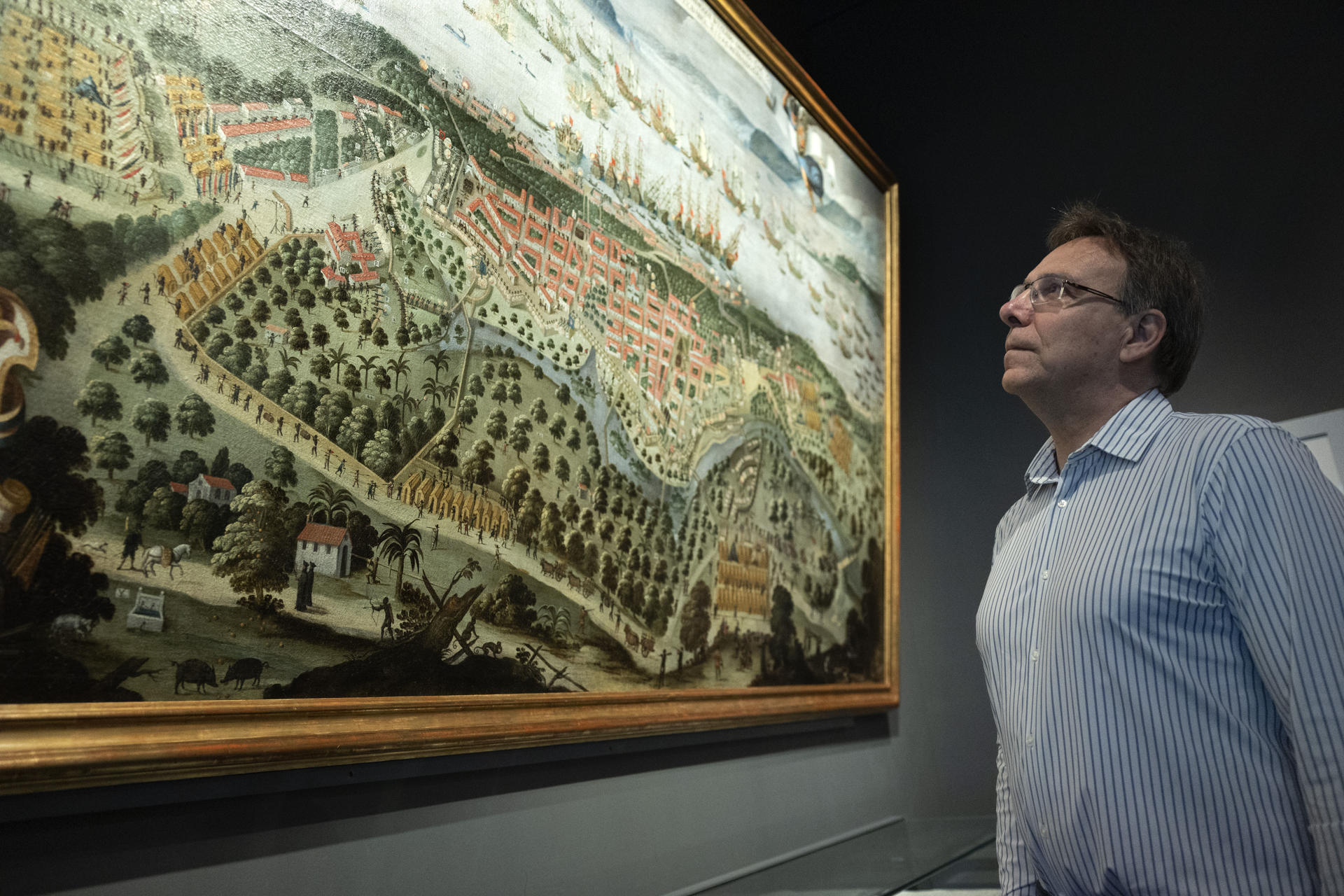 El especialista en Historia moderna David Ramírez, durante una entrevista con EFE en el Museo Naval de Madrid para hablar de su libro ''Annus mirabilis. La reconquista de Salvador de Bahía y otros triunfos de 1625' en el que Ramírez explica cómo aquella victoria fue "esencial", pues "era la capital del impero portugués" y la presencia holandesa "era un peligro enorme, no solamente para Portugal, sino para la América española". EFE/Chema Moya