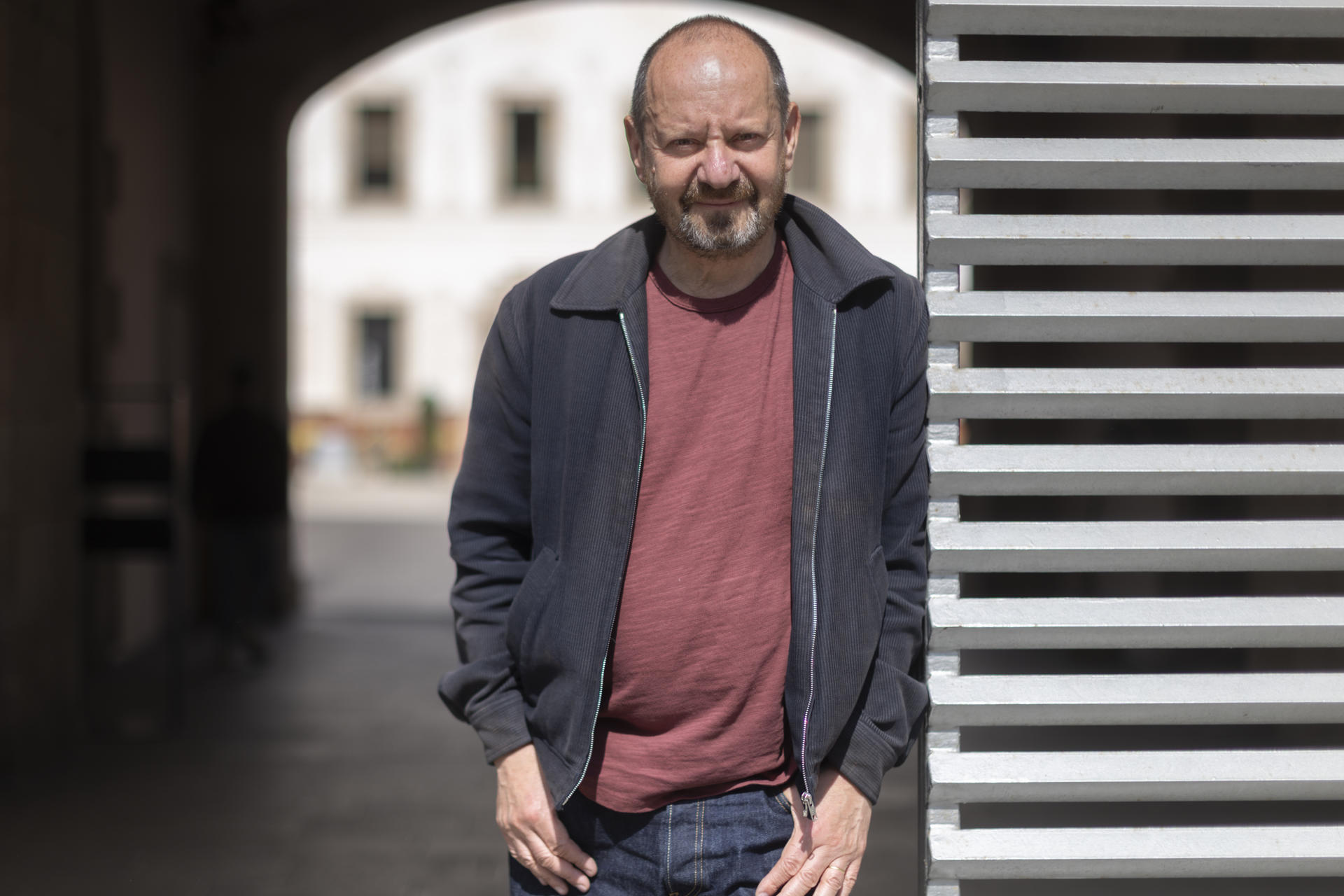 El escritor y abogado inglés Philippe Sands posa en una entrevista con EFE. EFE/ Marta Pérez