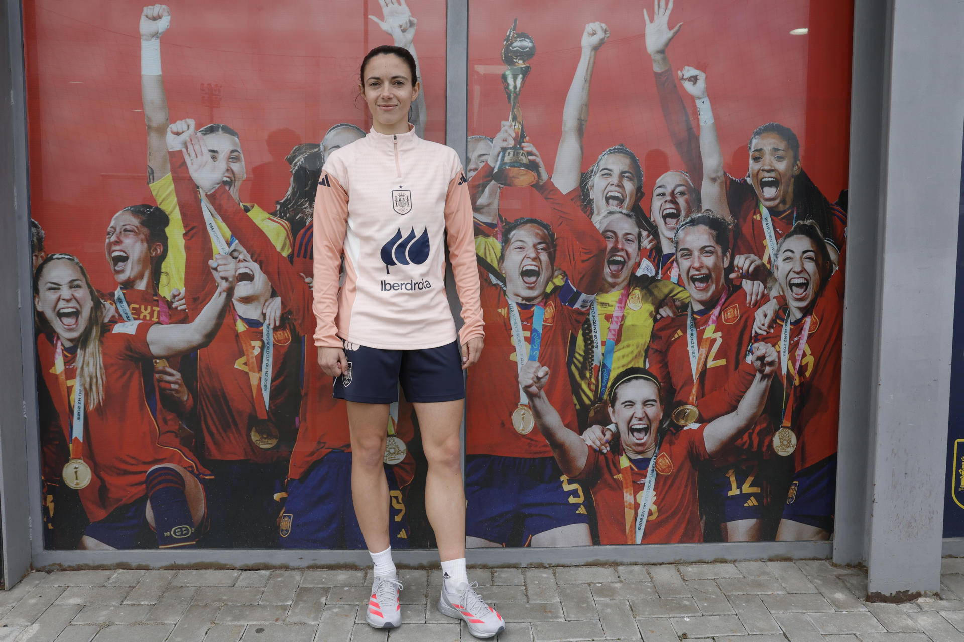 Entrevista con la internacional española del Barcelona Aitana Bonmatí, en la que explica, entre otras cosas, lo que implica haber ganado dos veces el Balón de Oro, la víspera del partido contra Portugal en la tercera jornada de la Liga de Naciones. EFE/ Zipi