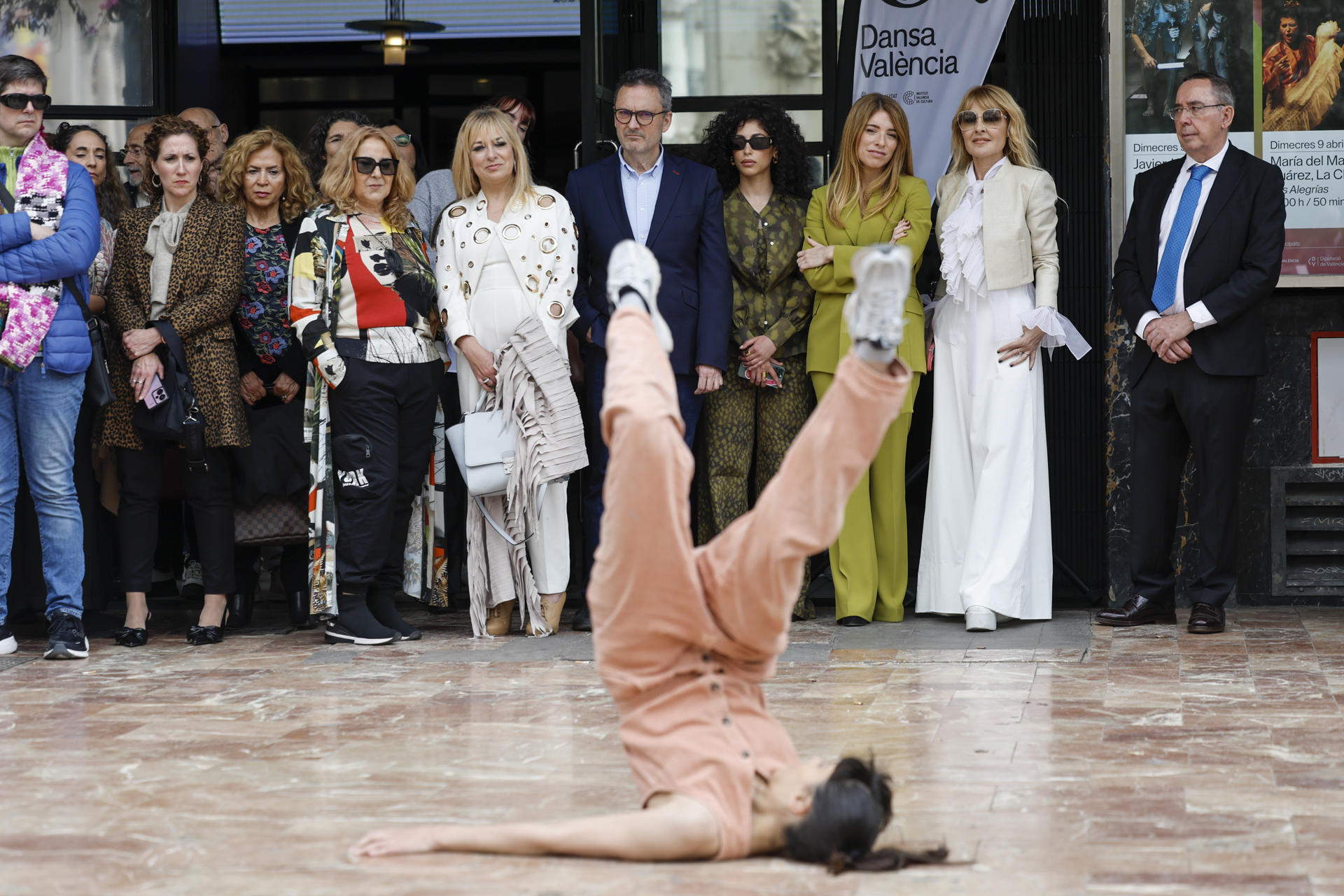 La presidenta de la Academia de las Artes Escénicas de España, Cayetana Guillén Cuervo (2ª d), durante el acto celebrado este viernes en el que ha dado a conocer el nombre de los nominados a la tercera edición de los Premios Talía de teatro y artes escénicas 2025, que se entregarán el 12 de mayo en Madrid. EFE/Biel Aliño