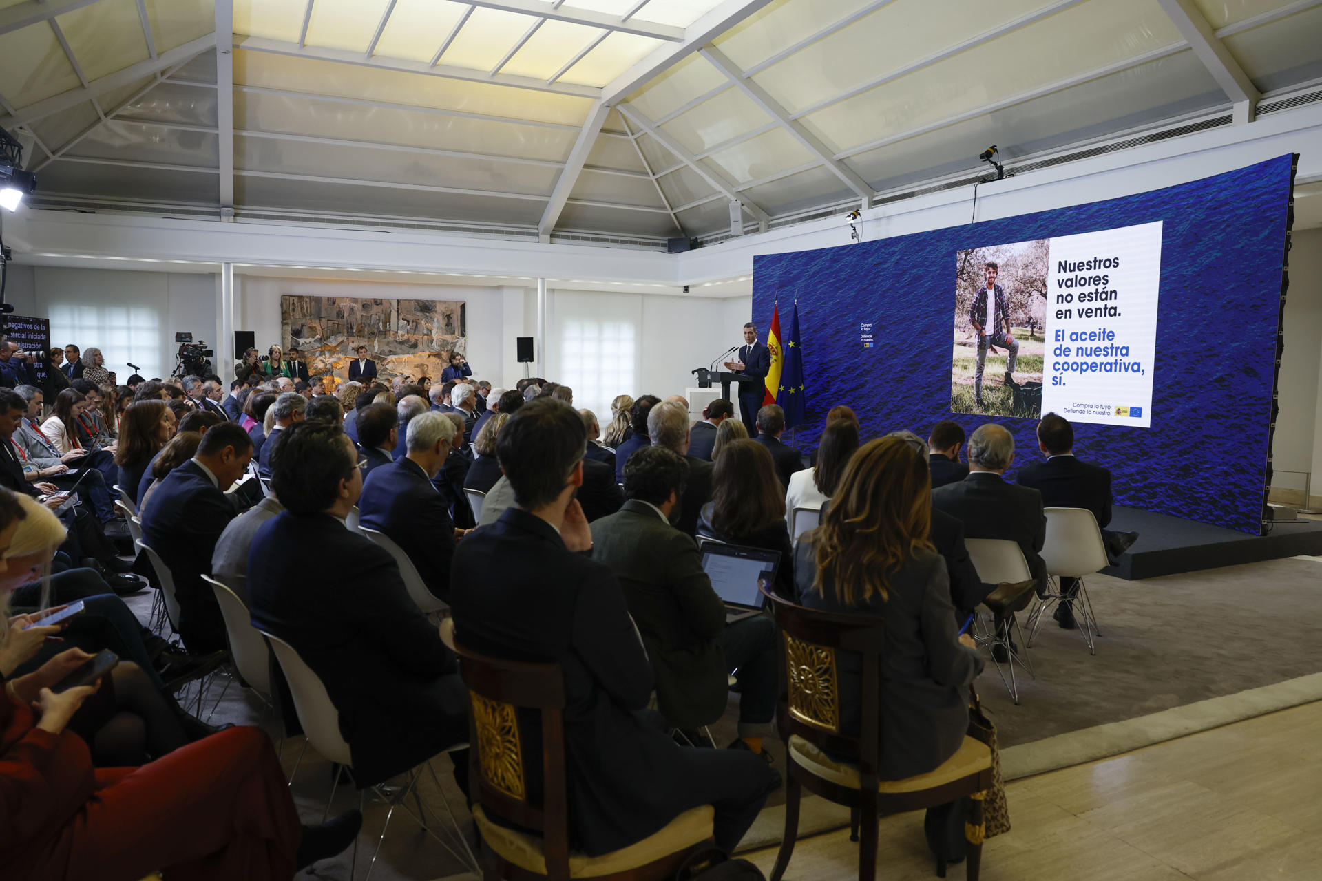 Presentación ante la prensa este jueves del Plan de Respuesta y Relanzamiento Comercia tras los nuevos aranceles anunciados por loe Estados Unidos. EFE/ J.J. Guillén