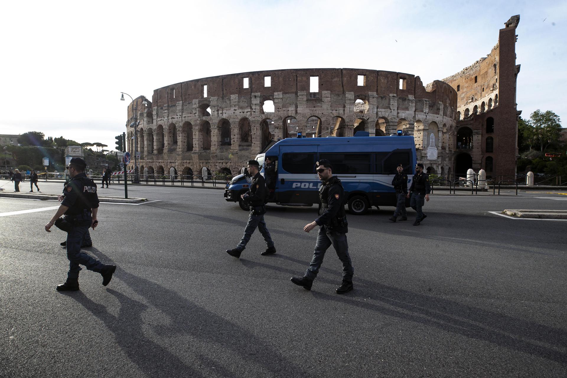 La policía asegura el área del Coliseo, en Roma, (Italy, Rome) EFE/EPA/ANGELO CARCONI