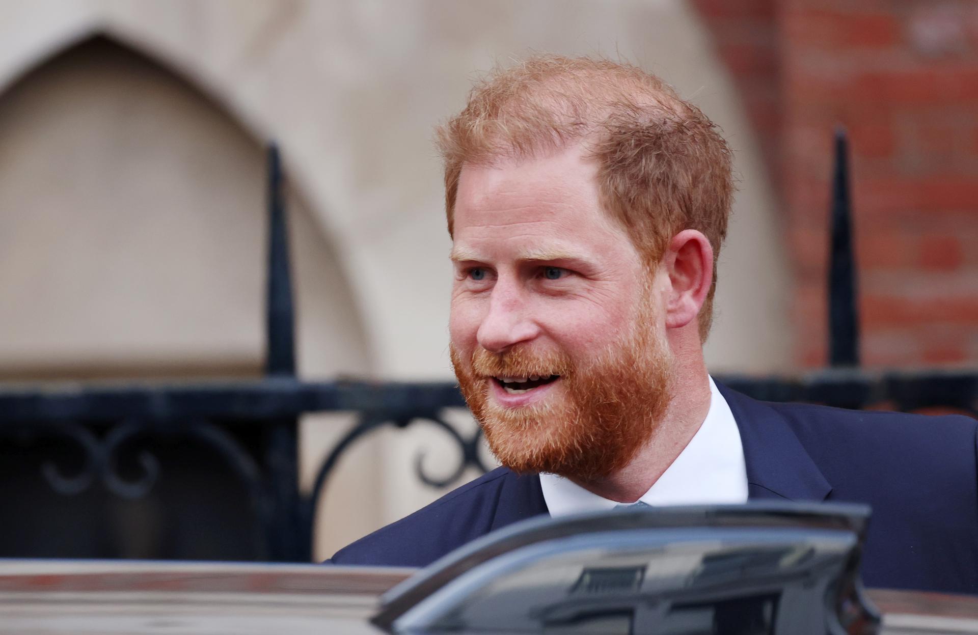 El Príncipe Harry de Gran Bretaña sale del Tribunal Superior en Londres, Gran Bretaña, 08 de abril de 2025. El Príncipe Harry está apelando contra una decisión del Tribunal Superior que establece que no se le debe proporcionar el mismo nivel de protección que se ofrece a otros miembros activos de la familia real. (Reino Unido, Londres) EFE/EPA/ANDY RAIN