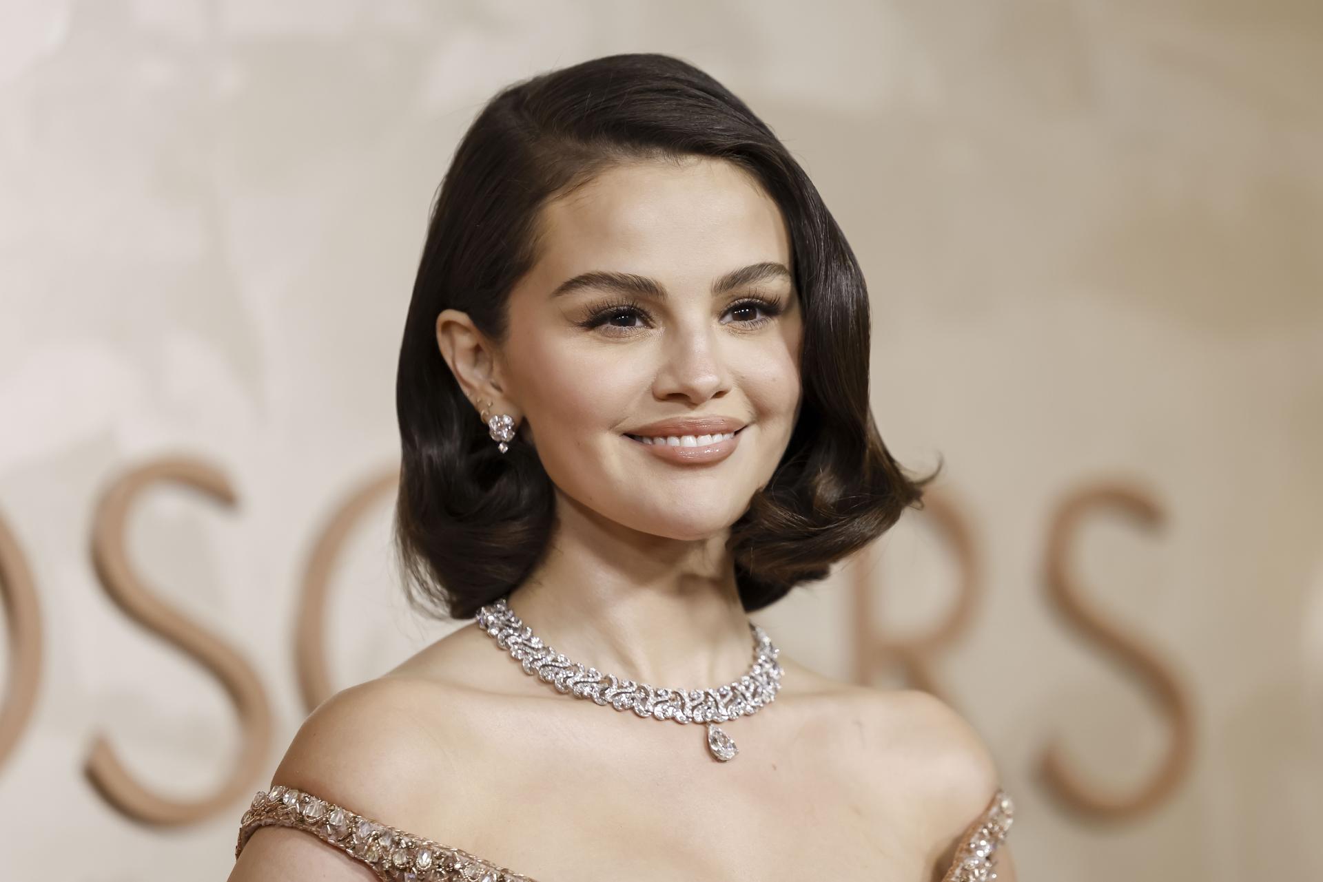 Selena Gomez llega a la alfombra roja durante la 97.ª edición de los Premios Óscar en el Dolby Theatre de Los Ángeles, California, EE.UU., el 2 de marzo de 2025. EFE/EPA/CAROLINE BREHMAN