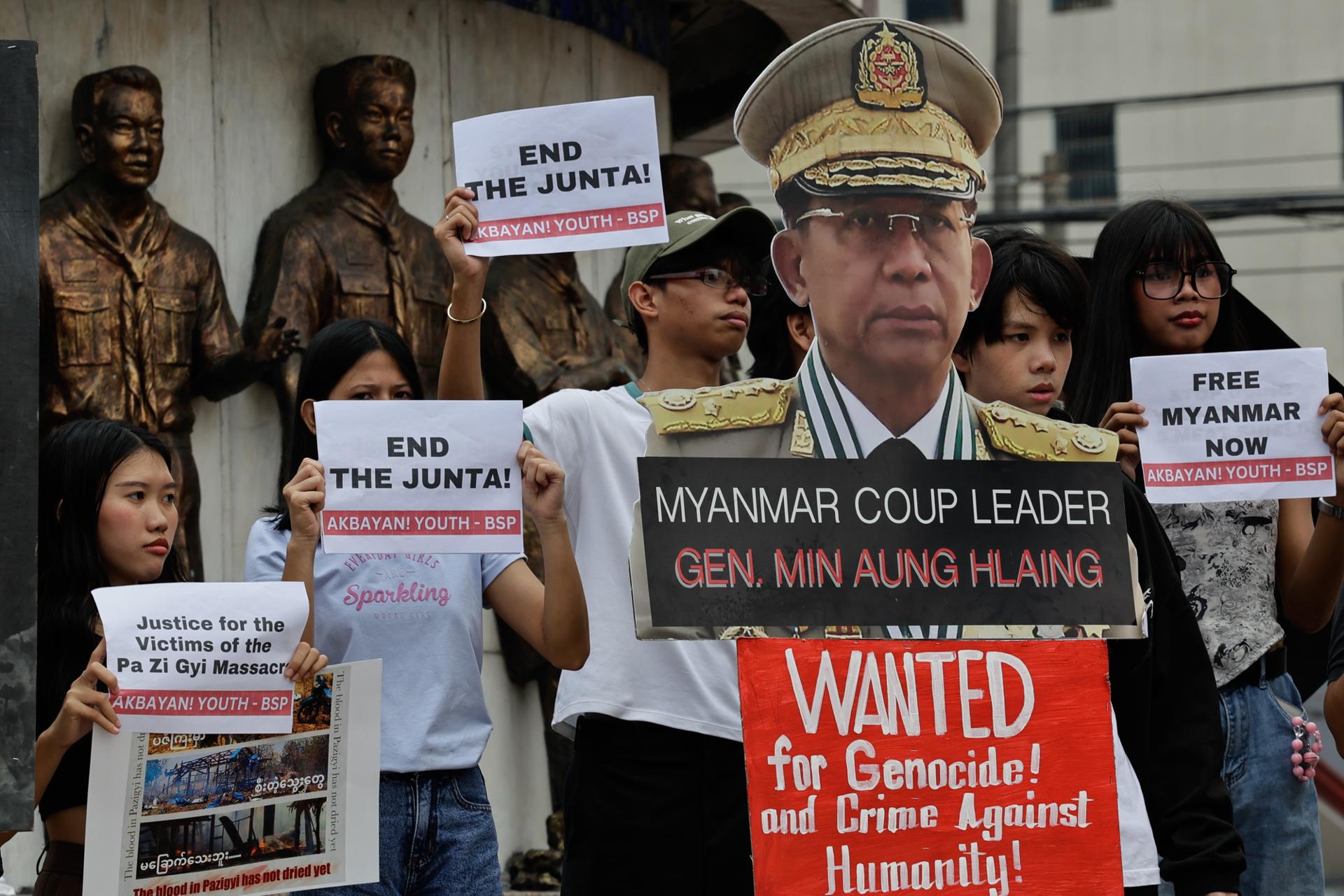 Forto de Archivo- QUEZON CITY (Filipinas), 11/04/2025.- Protesta de opositores a la junta militar birmana - EFE/EPA/ROLEX DELA PENA