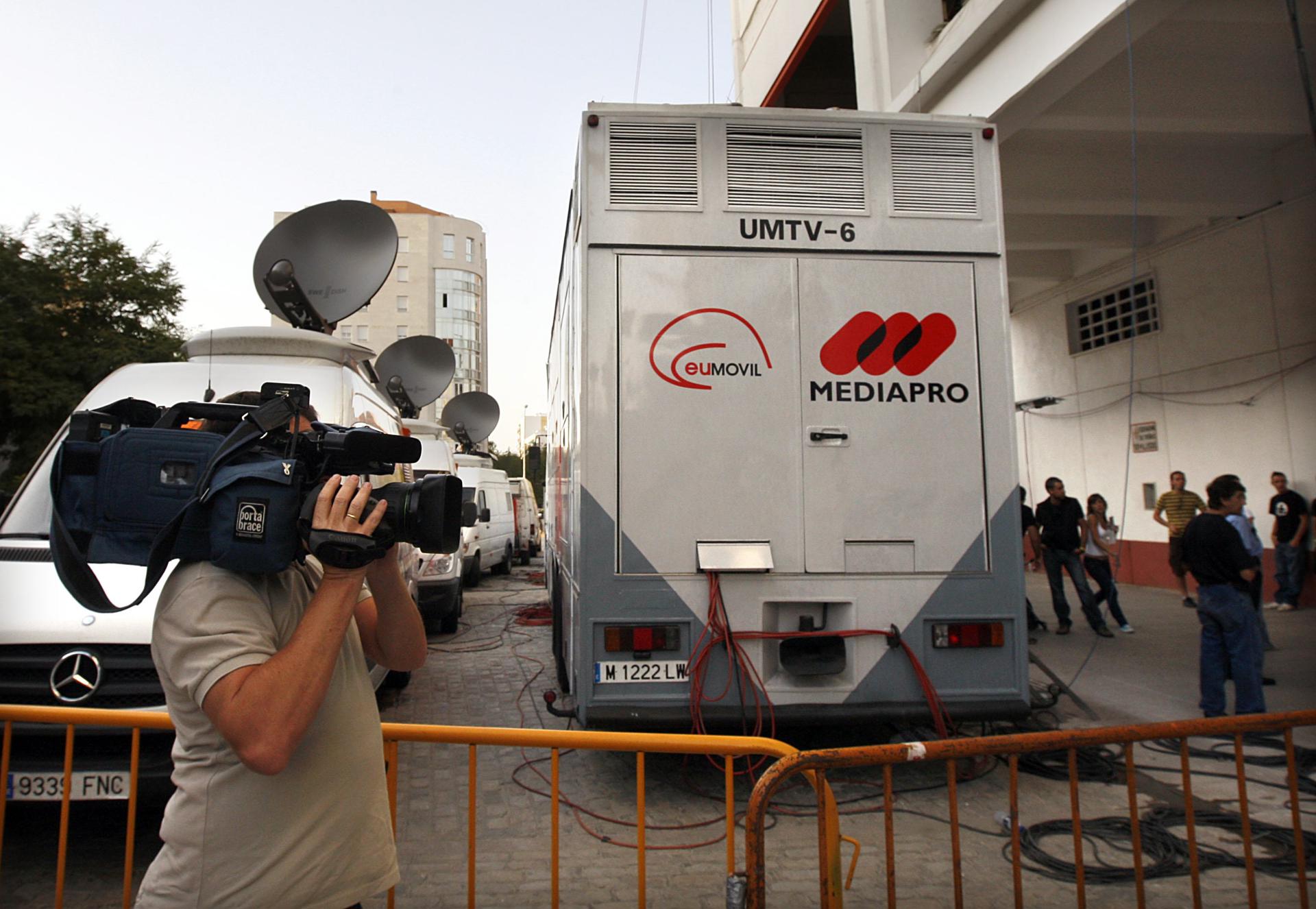 Vista de un camión de la productora Mediapro, en foto de archivo de Eduardo Abad. EFE