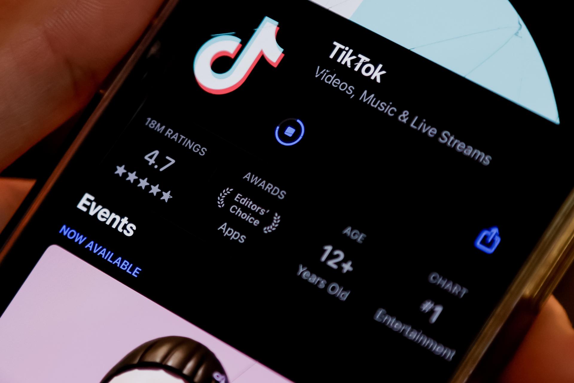Fotografía de archivo que muestra la aplicación TikTok en un teléfono móvil. EFE/EPA/ERIK S. LESSER