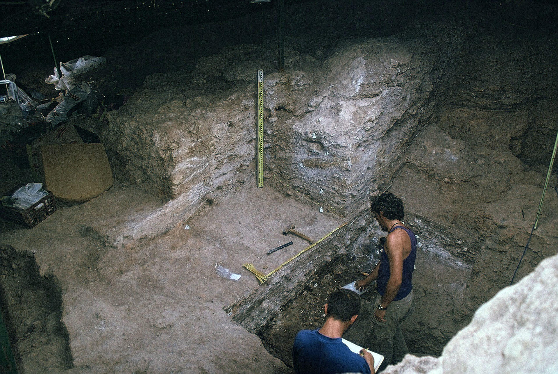 Equipo de trabajo. Los neandertales del sur de la Península Ibérica dependieron principalmente de la caza de caballos, ciervos y uros para su subsistencia, según ha revelado un estudio llevado a cabo por la Universidad de Granada en colaboración con el Museo Nacional de Historia Natural de París.EFE/UGR//SOLO USO EDITORIAL/SOLO DISPONIBLE PARA ILUSTRAR LA NOTICIA QUE ACOMPAÑA (CRÉDITO OBLIGATORIO)//