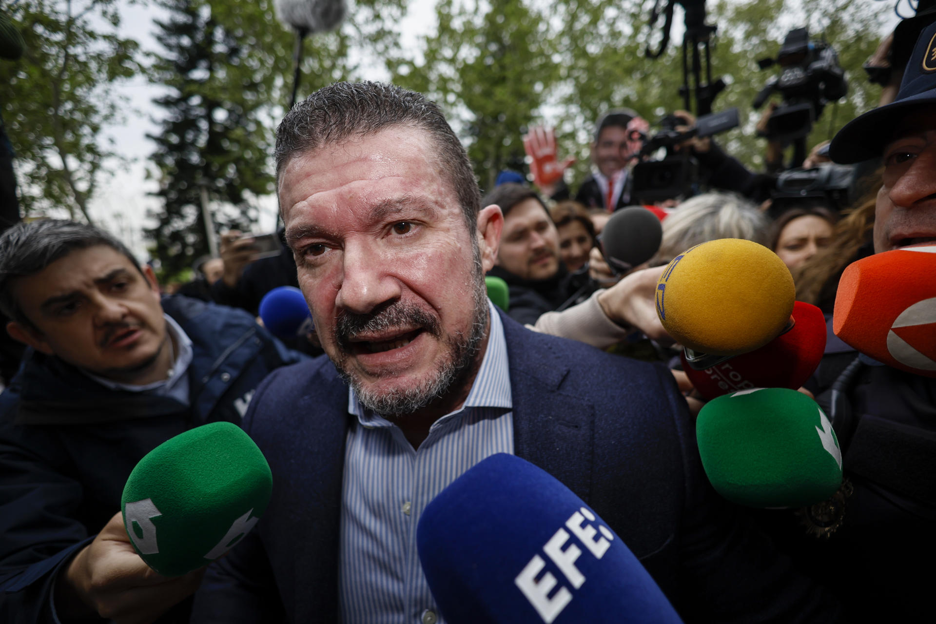 El exsecretario autonómico de Emergencias, Emilio Argüeso, su llegada a los juzgados de València para declarar como investigado en la causa judicial por la gestión de la dana. EFE/Biel Aliño