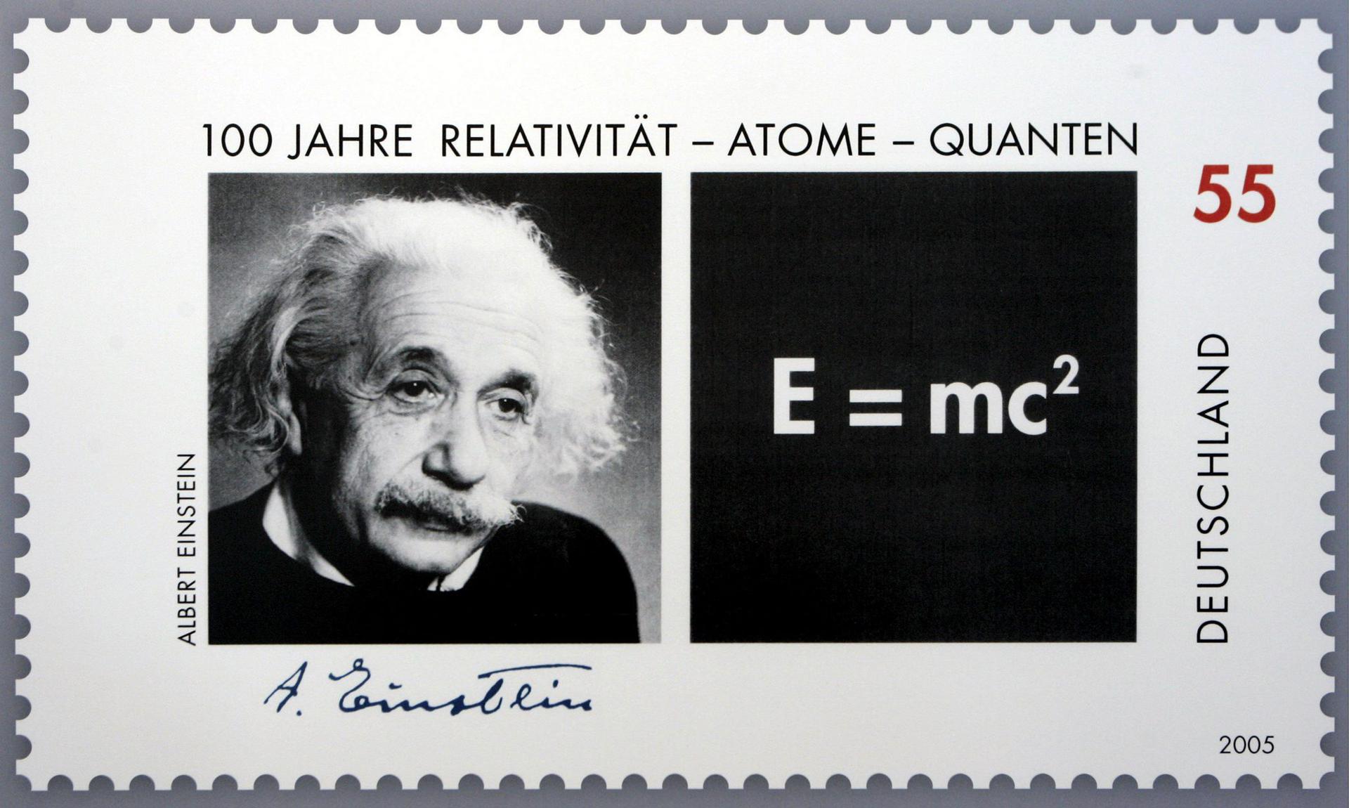 Fotografía de un sello especial de Albert Einstein en conmemoración de su teoría de la relatividad. EFE/Archivo/Peter Grimm