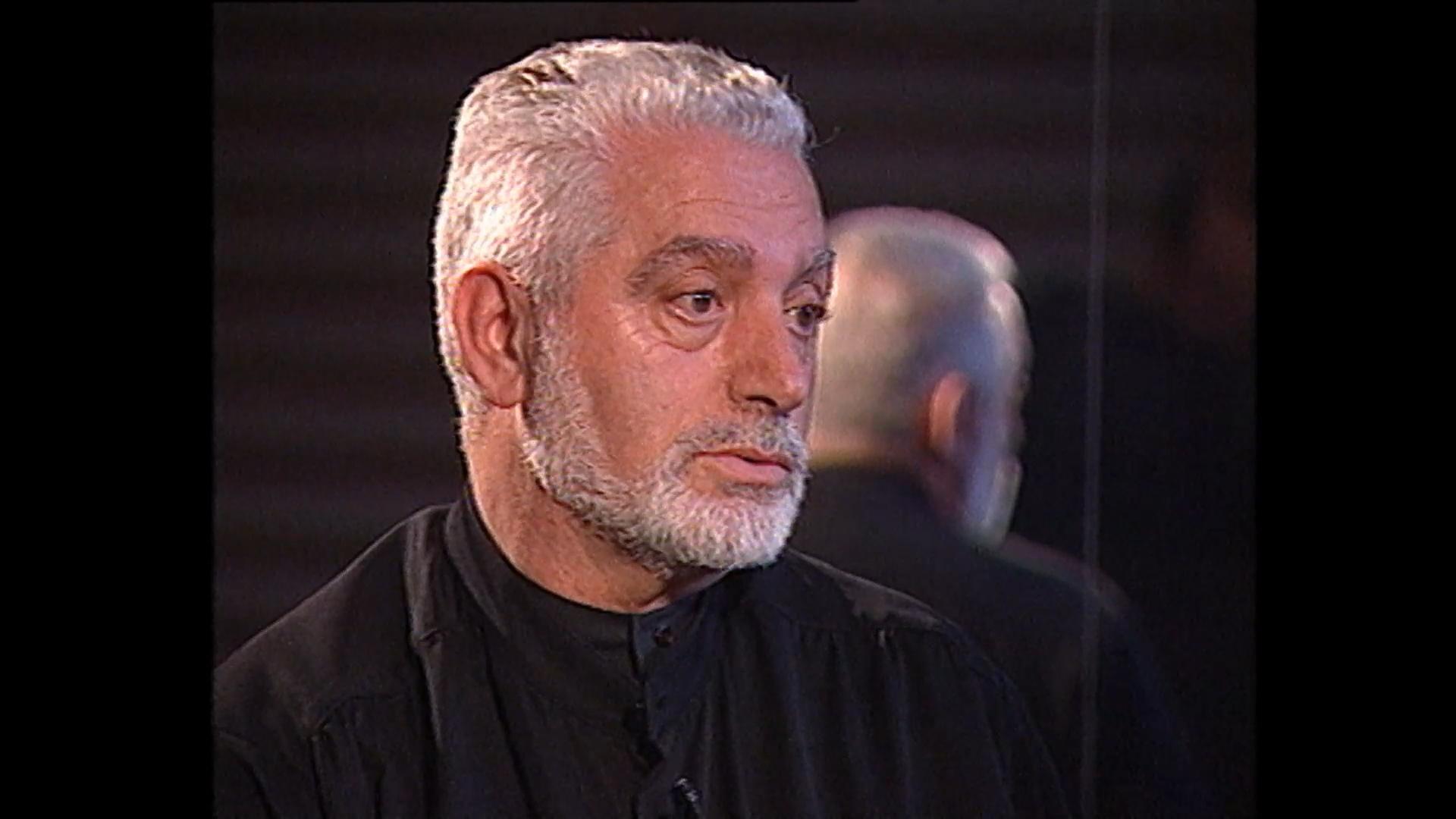 "Extraterrestre, "visionario", "genio", "bondadoso", "surrealista" son algunos de los adjetivos con los que diseñadores, modelos, editores de moda y familiares califican a Paco Rabanne (en la imagen), el diseñador que deslumbró al mundo con sus vestidos de metal, que luchó por los derechos femeninos y representó la vanguardia en los años 60 y 70. Foto cedida por la productora Altamira Entertainment.