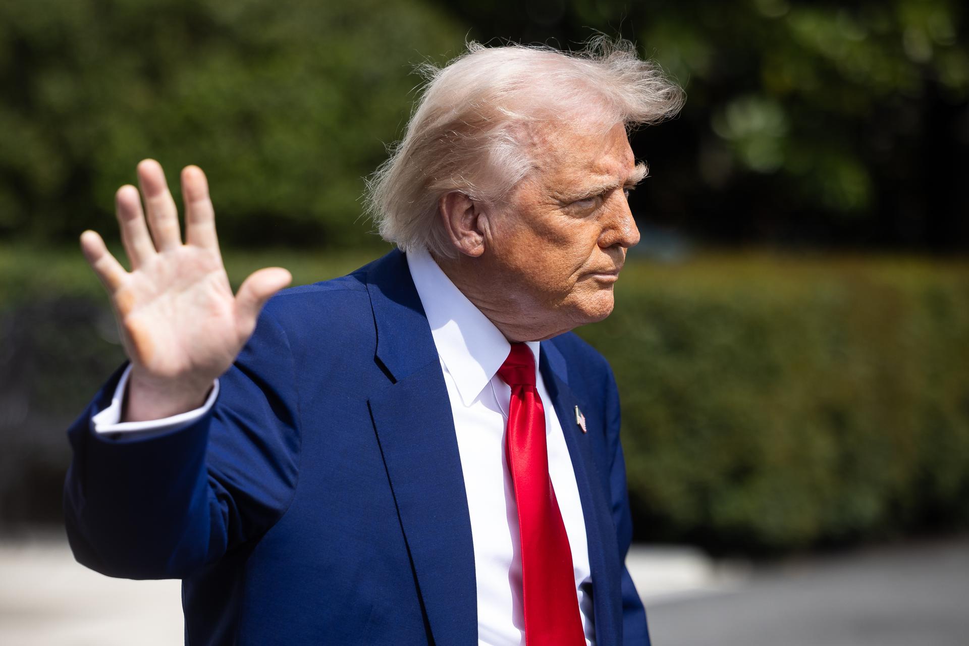 Fotografía de archivo, tomada el pasado 3 abril, del presidente de Estados Unidos, Donald Trump, en los jardines de la Casa Blanca, en Washington DC (EE.UU.). EFE/Francis Chung/Pool