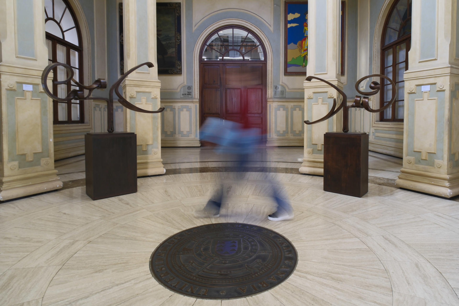 - La Universidad de Las Palmas de Gran Canaria y la Fundación Martín Chirino, han presentado 'Sin pasión no hay vida', la exposición con la que la institución académica se suma a los actos programados en torno al centenario del nacimiento del escultor. EFE/Ángel Medina G.