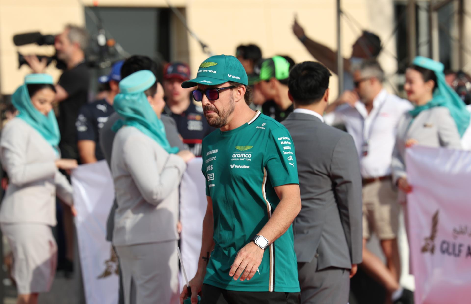El español Fernando Alonso (Aston Martin), antes del Gran Premio de Baréin, el cuarto del Mundial,EFE/EPA/ALI HAIDER