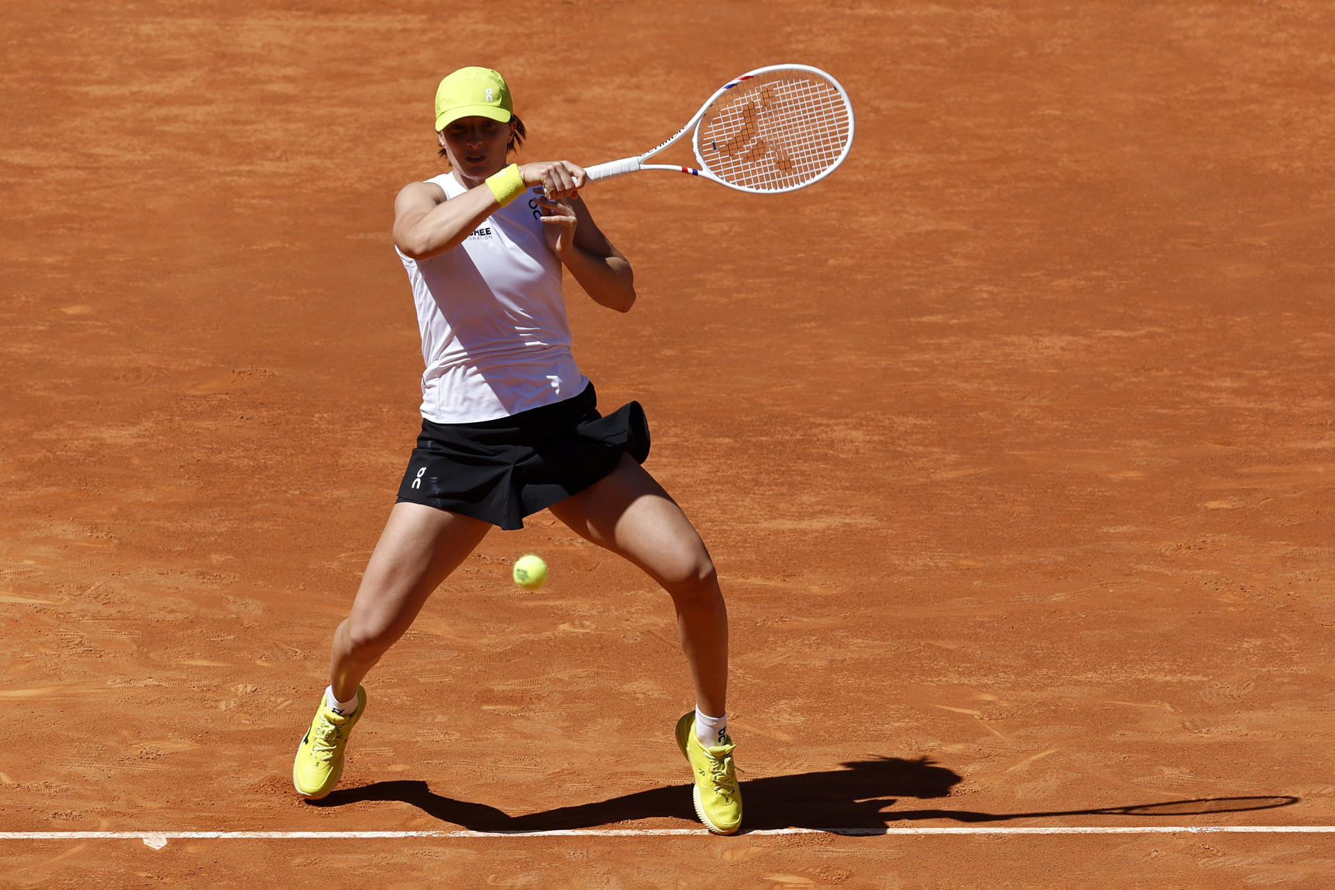 La polaca Iga Swiatek durante su partido ante la filipina Alexandra Eala del Mutua Madrid Open de tenis que se disputa en la Caja Mágica de Madrid. EFE/ Chema Moya