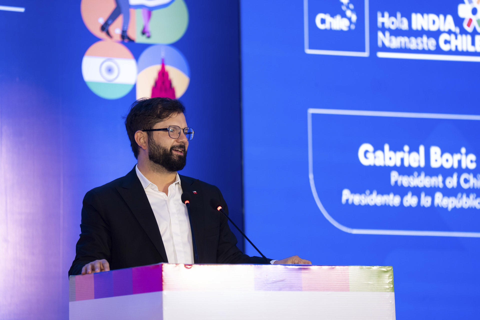 El presidente de Chile, Gabriel Boric, durante la inauguración del evento 'Shoot in Chile' que tiene lugar en la ciudad de Bombay, capital de la poderosa industria cinematográfica de Bollywood. EFE/Presidencia de Chile