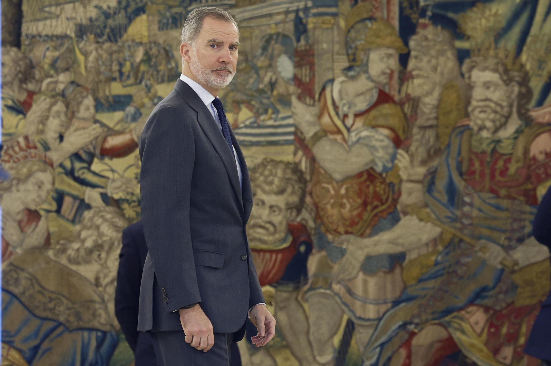 El rey Felipe VI presidirá este martes por la mañana en el Palacio de la Moncloa la reunión del Consejo de Seguridad Nacional por el gran apagón sufrido por España. EFE/ Juan Carlos Hidalgo