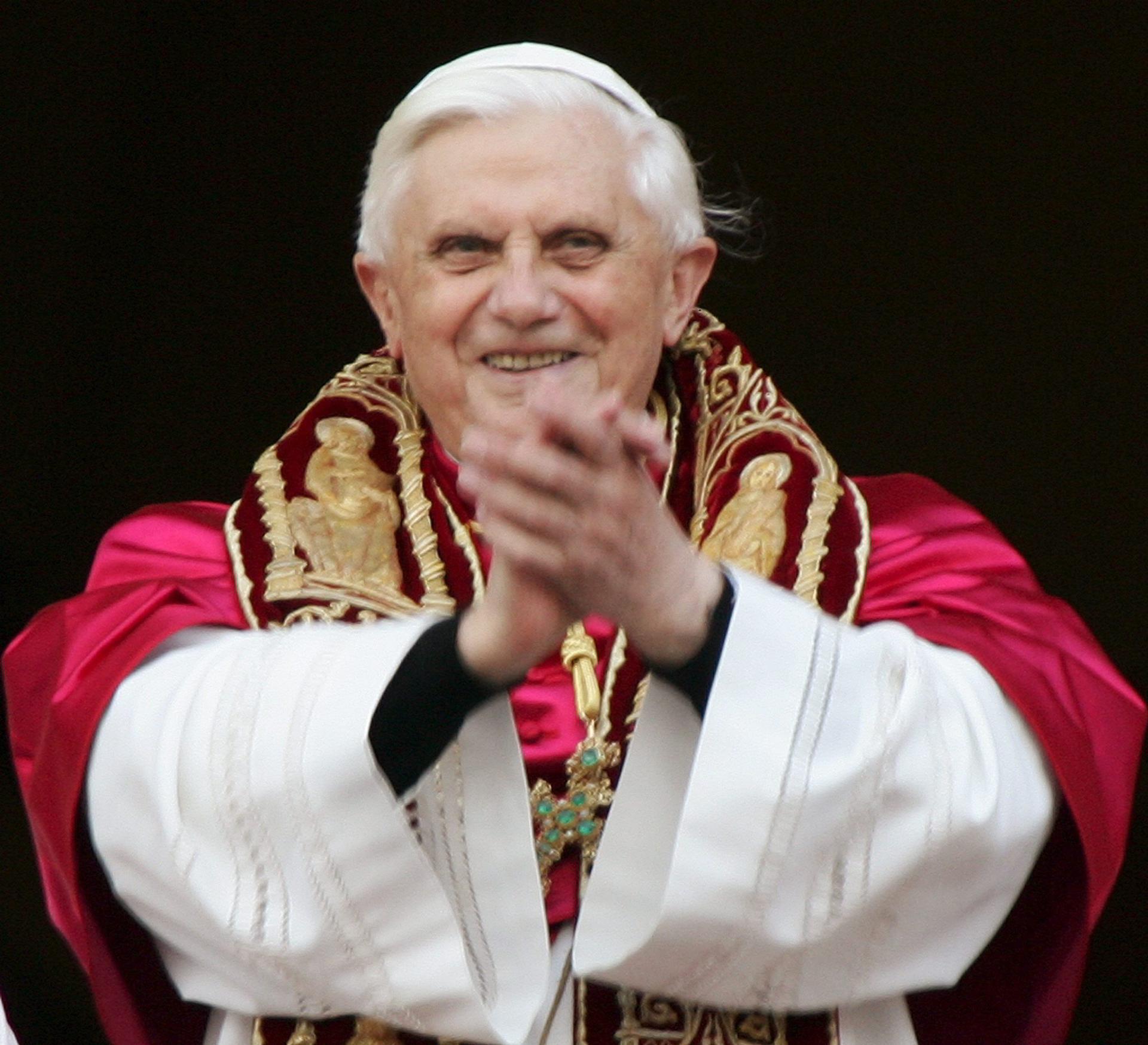 El cardenal alemán Joseph Ratzinger es elegido nuevo Papa, con el nombre de Benedicto XVI. EFE/Archivo/Claudio Onorati