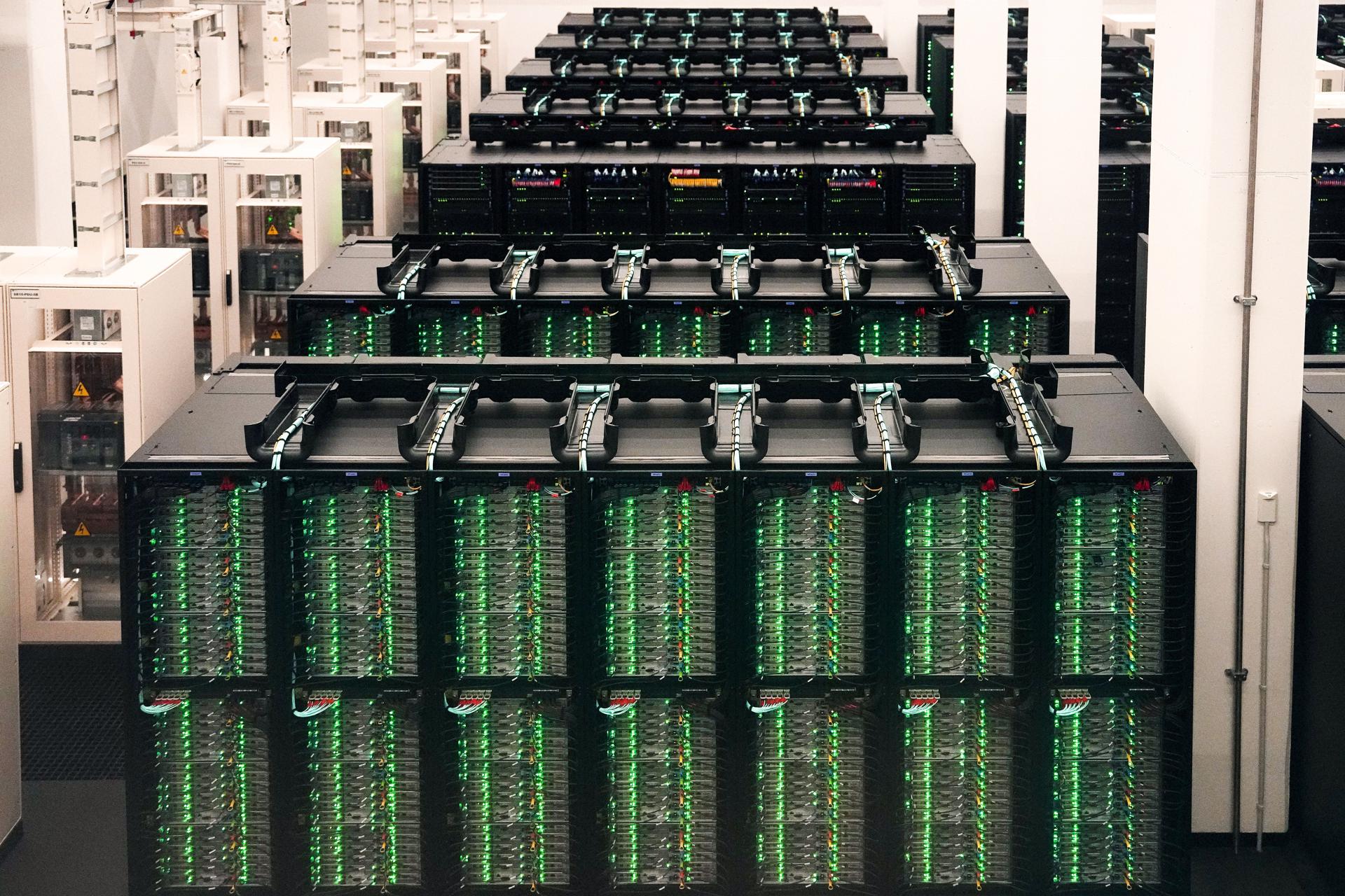 Aspecto del supercomputador MareNostrum5 del Barcelona Supercomputing Center-Centro Nacional de Supercomputación (BSC-CNS), en una fotografía de archivo. EFE/Enric Fontcuberta