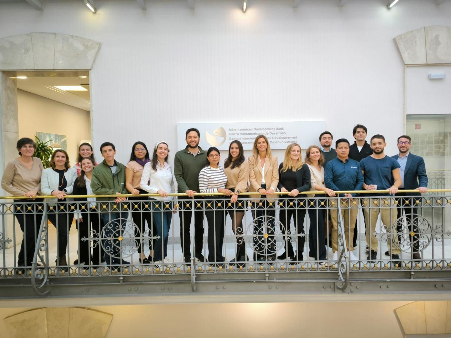 En la imagen, algunos de los jóvenes que han participado en la última edición del programa "Puente de Talento" del Ayuntamiento de Madrid. Imagen: Madrid Innovation