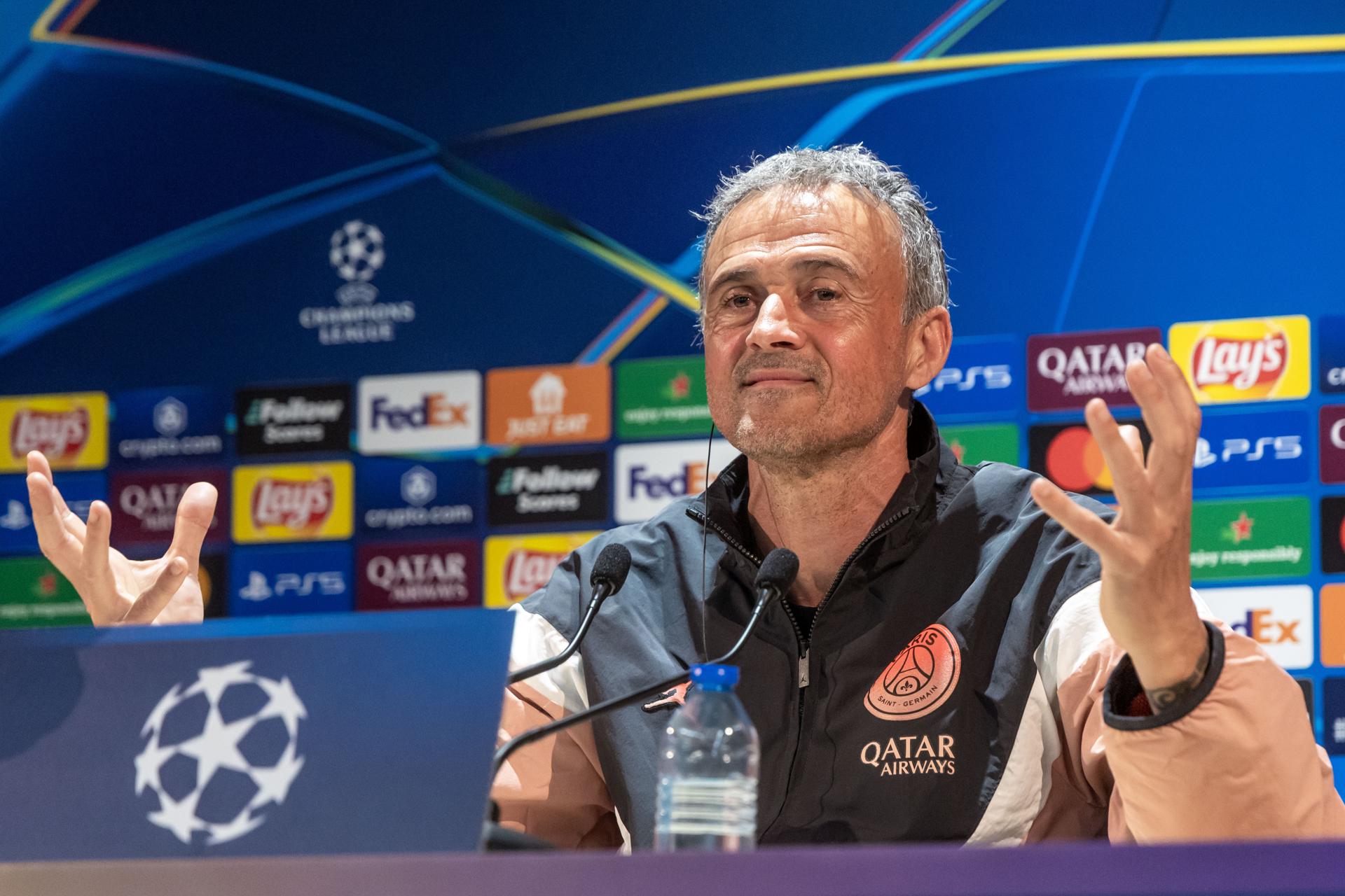 El técnico español del PSG, Luis Enrique Martínez, en la conferencia de prensa previa al choque de cuartos de final de la Liga de Campeones contra el Aston Villa. EFE/EPA/CHRISTOPHE PETIT TESSON