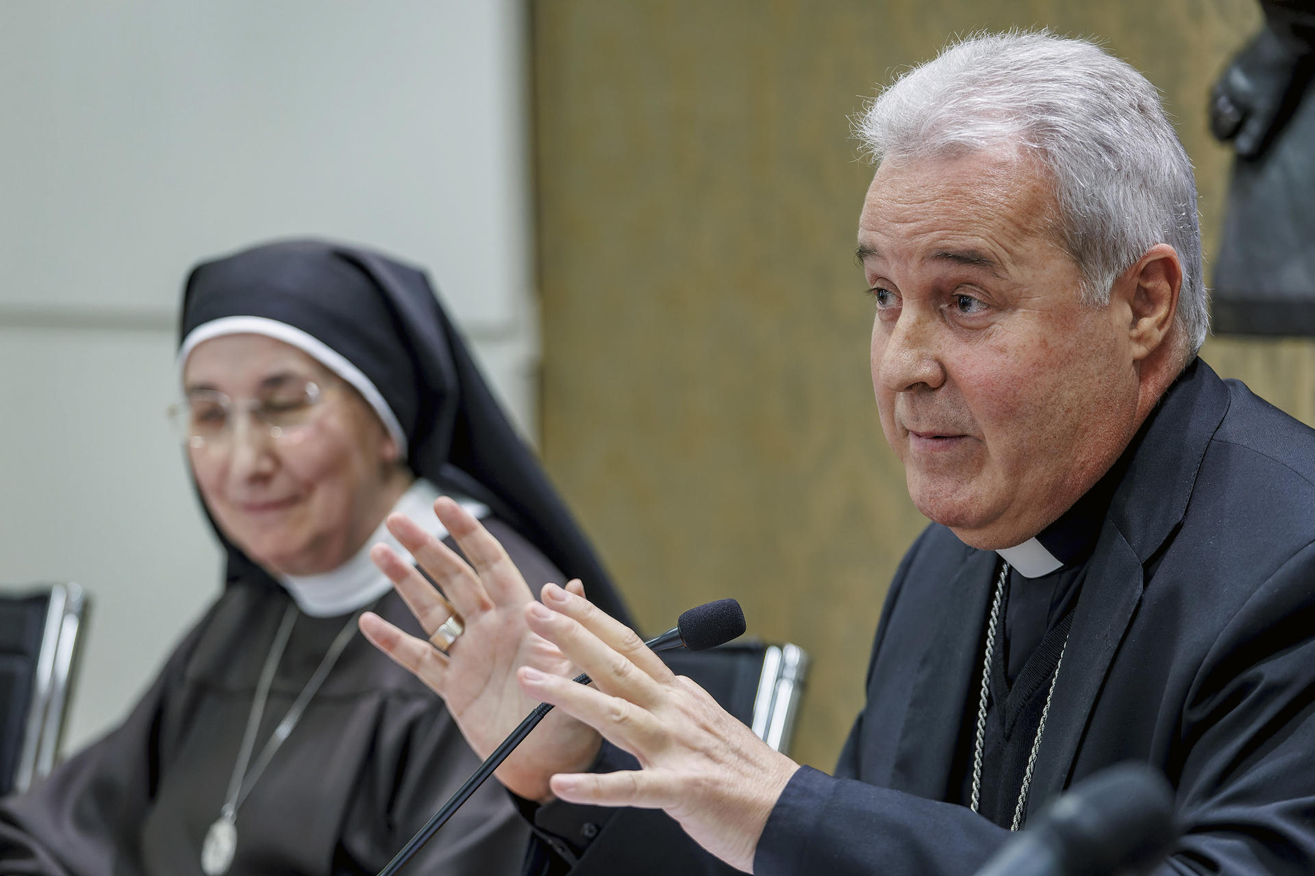 Mario Iceta, arzobispo de Burgos y Comisario Pontificio y Representante Legal de los Monasterios de Belorado, Orduña y Derio, informa de la excomunión de diez hermanas del Monasterio de Santa Clara de Belorado, en Burgos. EFE/Santi Otero/Archivo