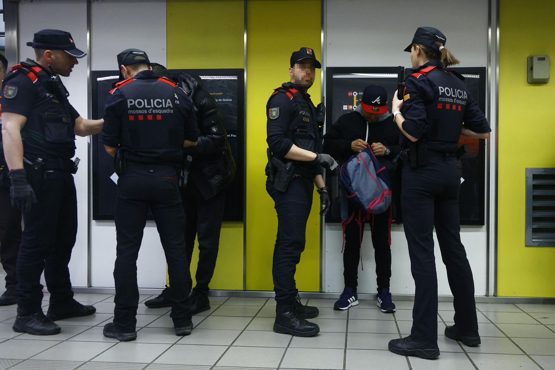 Agentes de los Mossos trabanjando en el centro de Barcelona.EFE/ Quique García