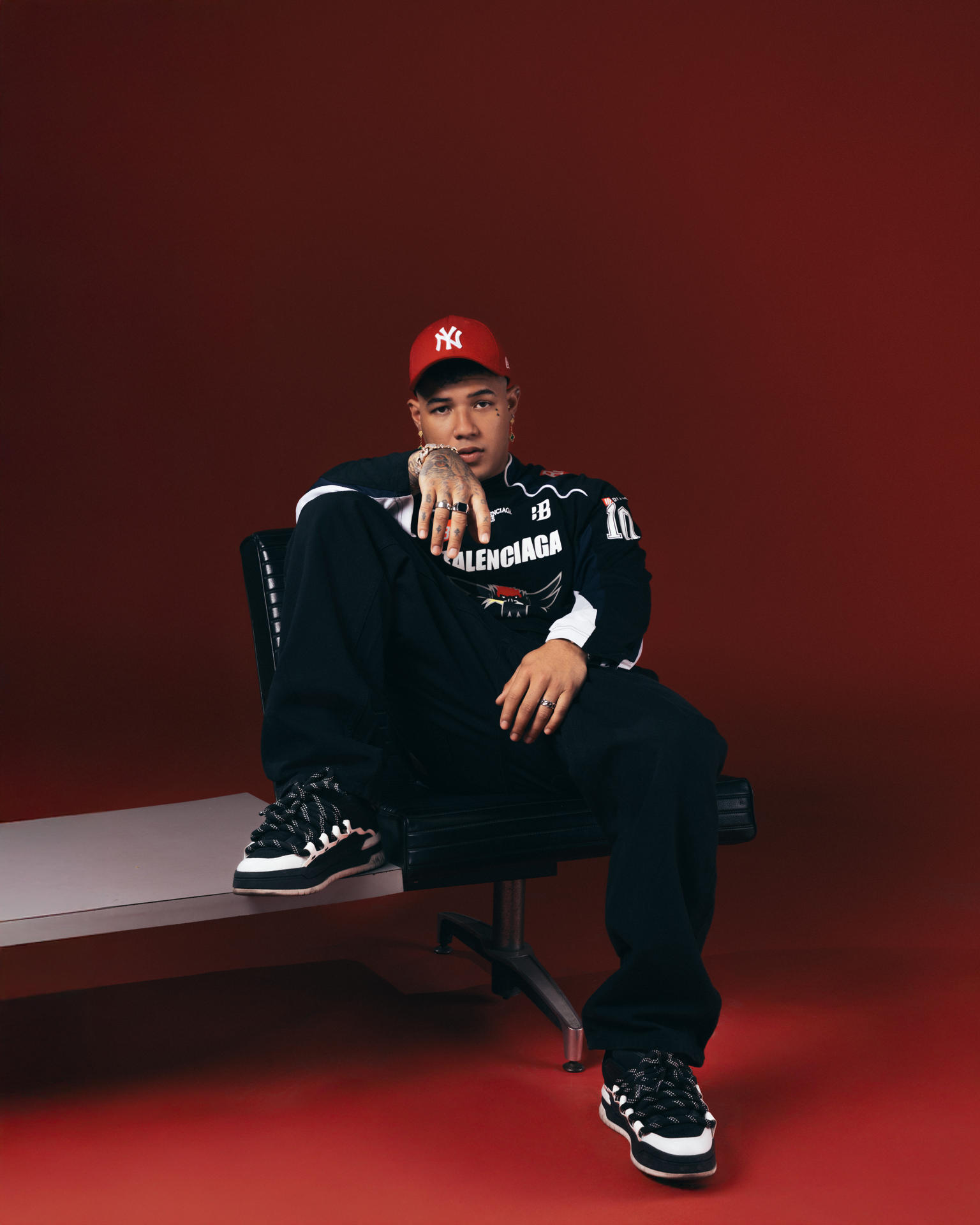Fotografía cedida por Andrea Ramírez PR donde aparece el artista panameño Boza quien lanzó este jueves el álbum 'San Blas', una producción de nueve canciones que combina géneros como el afrobeat, amapiano y la música urbana. EFE/ Andrea Ramírez PR