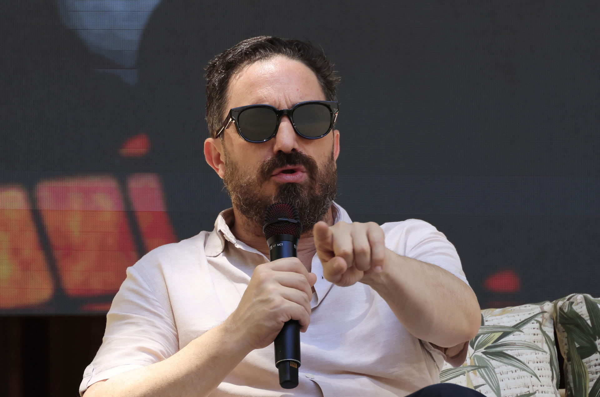 El director, guionista y productor de cine chileno, Pablo Larraín, habla durante una conferencia en el Festival Internacional de Cine de Cartagena de Indias (Ficci) este sábado, en Cartagena (Colombia). EFE/ Ricardo Maldonado Rozo
