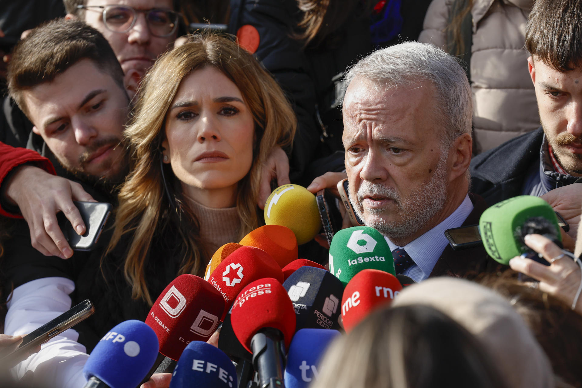 Imagen de archivo de José Antonio Camacho, abogado de Begoña Gómez, en declaraciones a los medios ante los Juzgados de Plaza de Castilla. EFE/ Javier Lizón