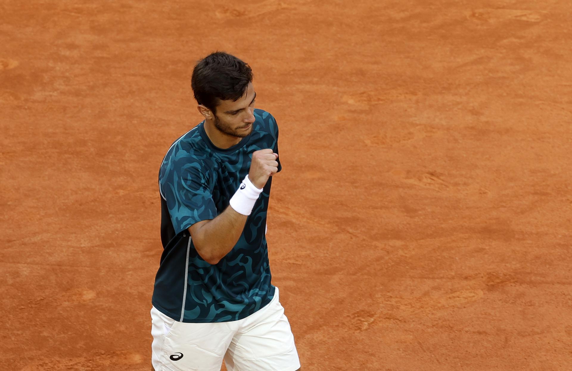 El italiano Lorenzo Musetti en la segunda semifinal jugada en Monjtecarlo. EFE/EPA/SEBASTIEN NOGIER
