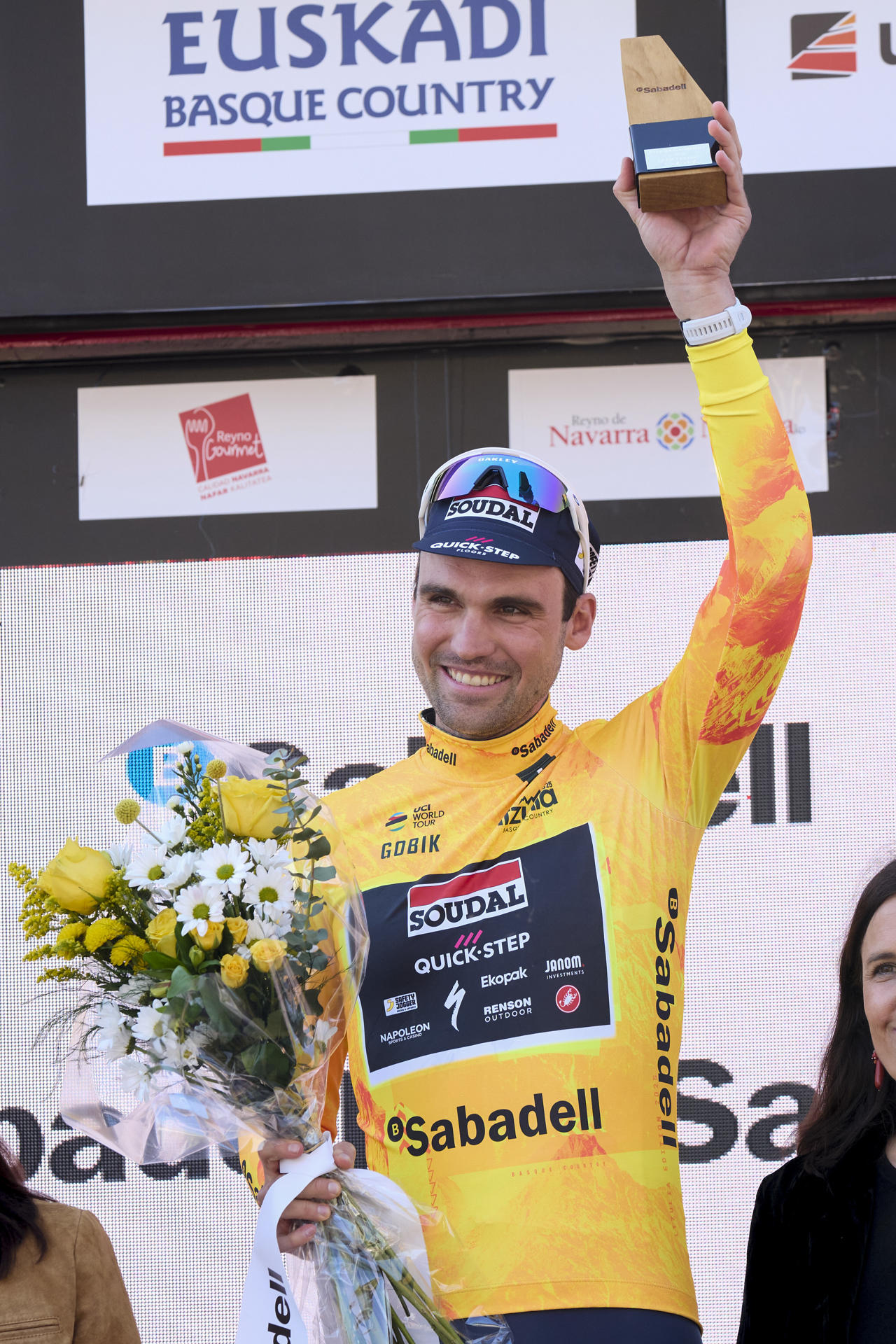 El ciclista del Soudal Quick-Step Maximiliam Schachmann se ha proclamado vencedor de la etapa inicial de la 64 edición de la Itzulia Basque Country o Vuelta al País Vasco que se ha disputado este lunes entre Vitoria-Gasteiz – Baskonia-Alavés y se viste con el maillot amarillo. EFE/Adrián Ruiz-hierro