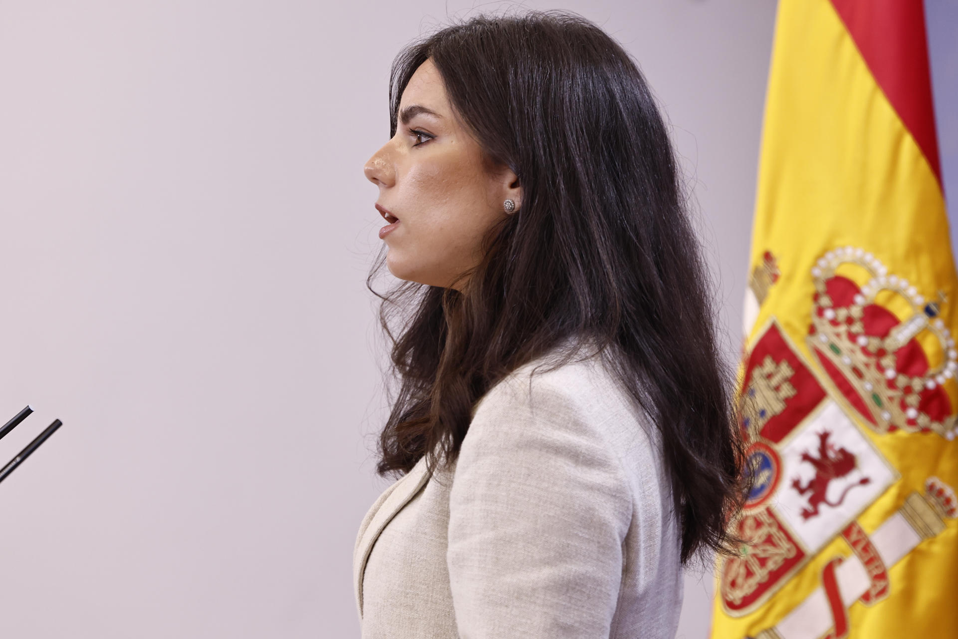 La portavoz de Vox en el Congreso, Pepa Millán durante la rueda de prensa celebrada este martes en el Congreso en Madrid. EFE/ Sergio Pérez