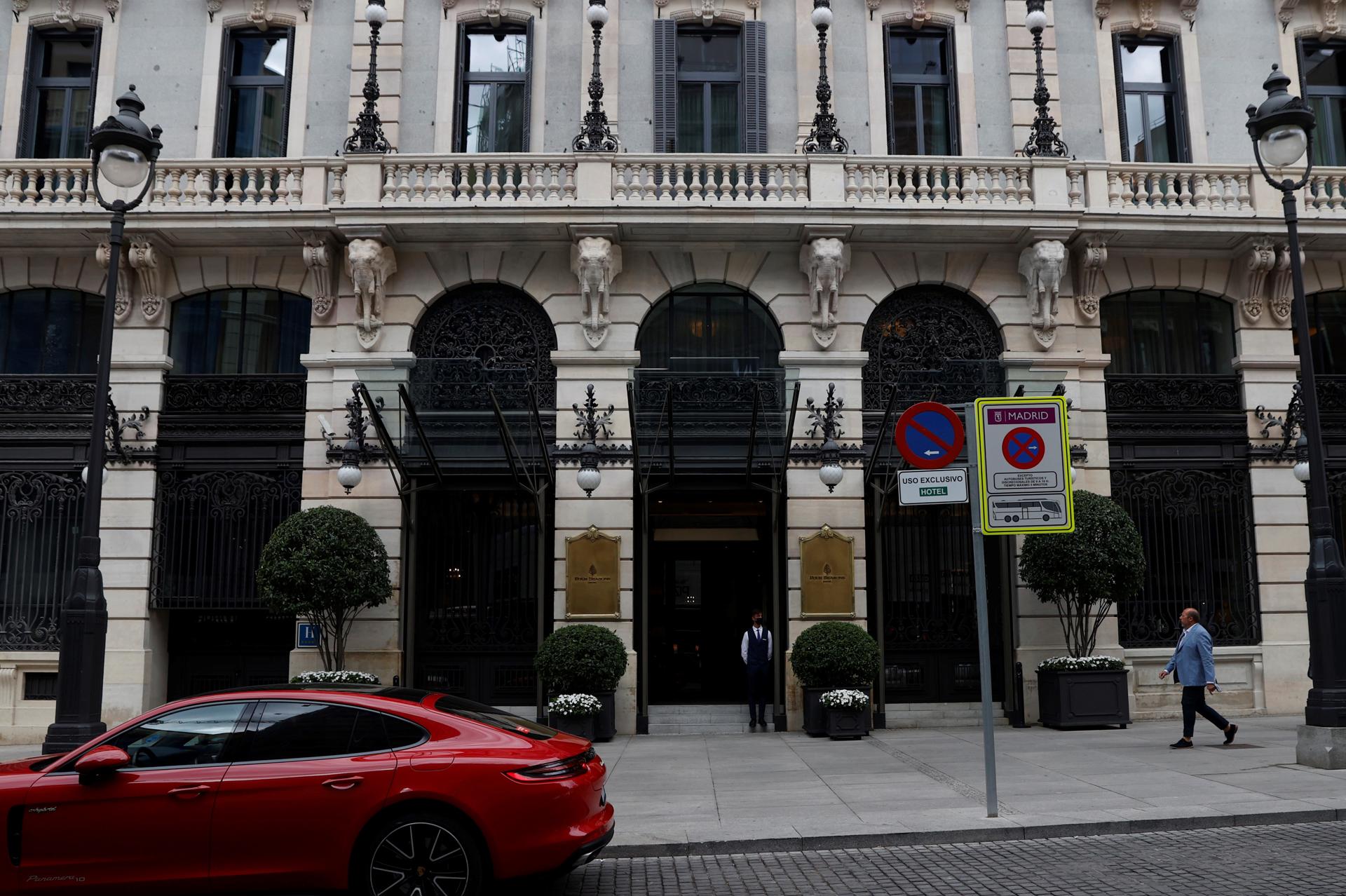 MADRID, 01/09/2021:- facahda del Hotel Four Seasons en Madrid. EFE/J.J. Guillén