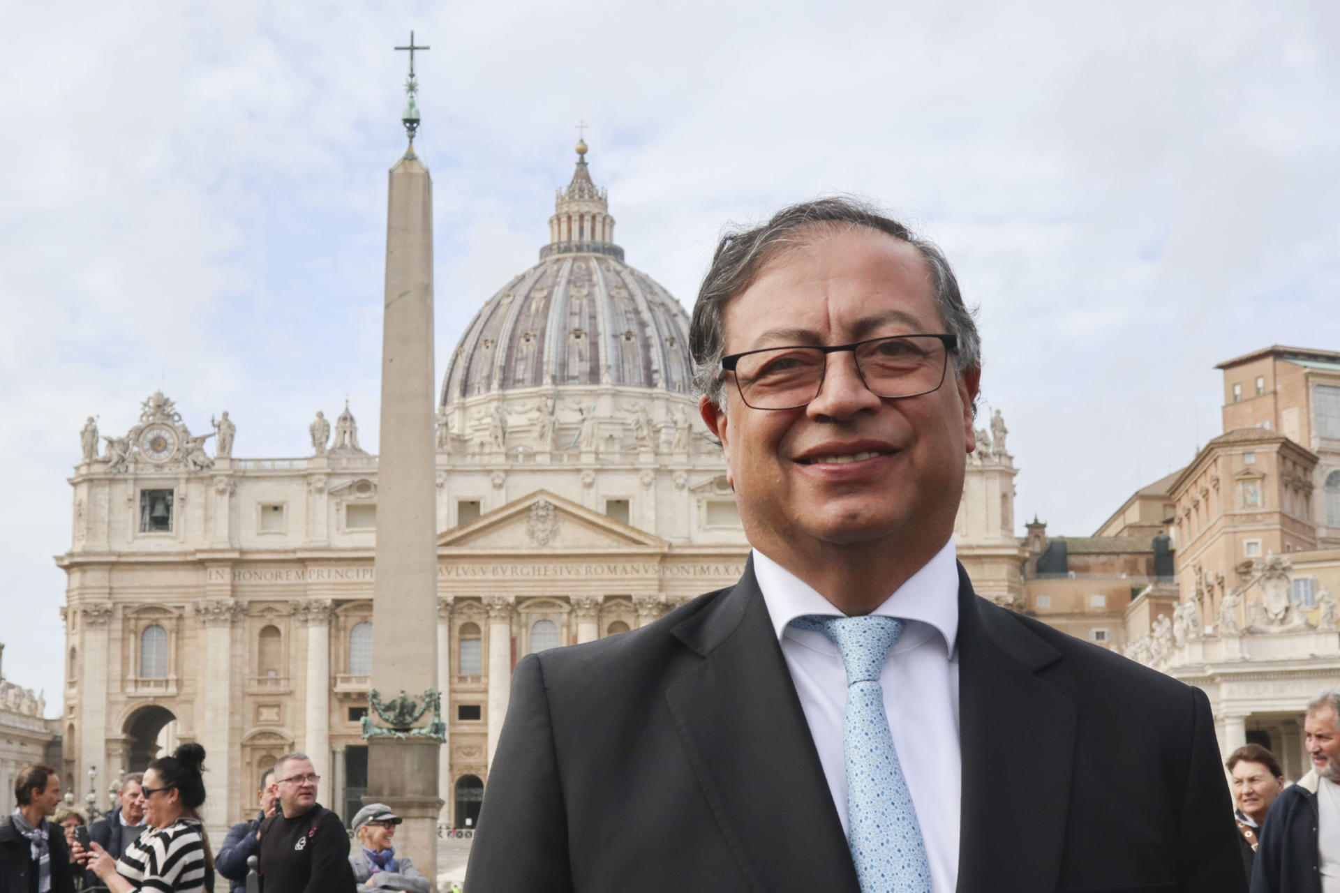 Fotografía de archivo del presidente colombiano, Gustavo Petro, después de un encuentro con el papa Francisco en el Vaticano. EFE/ Miguel Salvatierra