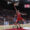 El escolta de Casademont Zaragoza, Miguel González (d), entra a canasta durante el partido de la Liga Endesa de baloncesto que Casademont Zaragoza y Leyma Coruña disputaron en la capital aragonesa. EFE/Javier Cebollada
