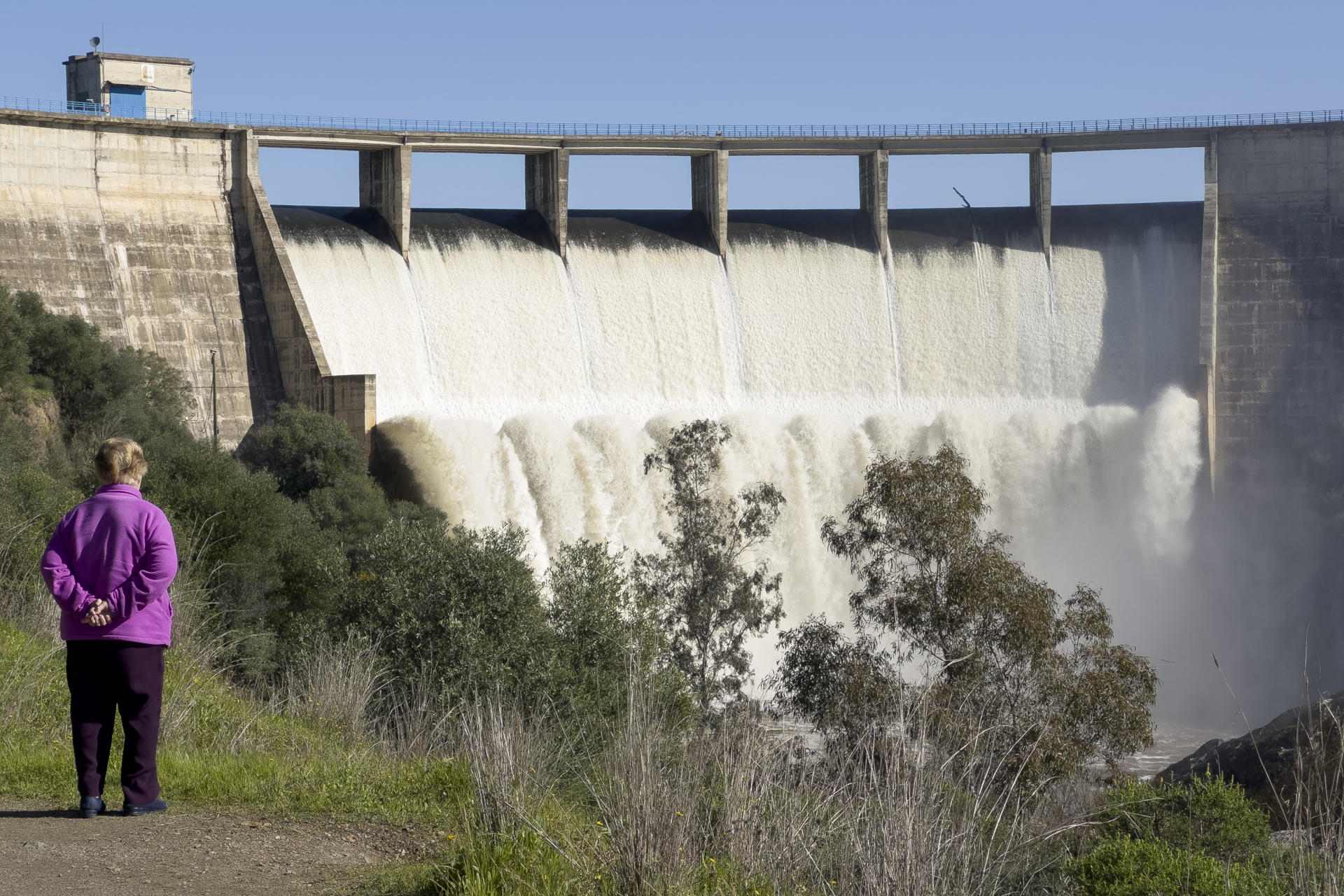 Presa del embalse del Gergal en Guillena, Sevilla. EFE/David Arjona/Archivo