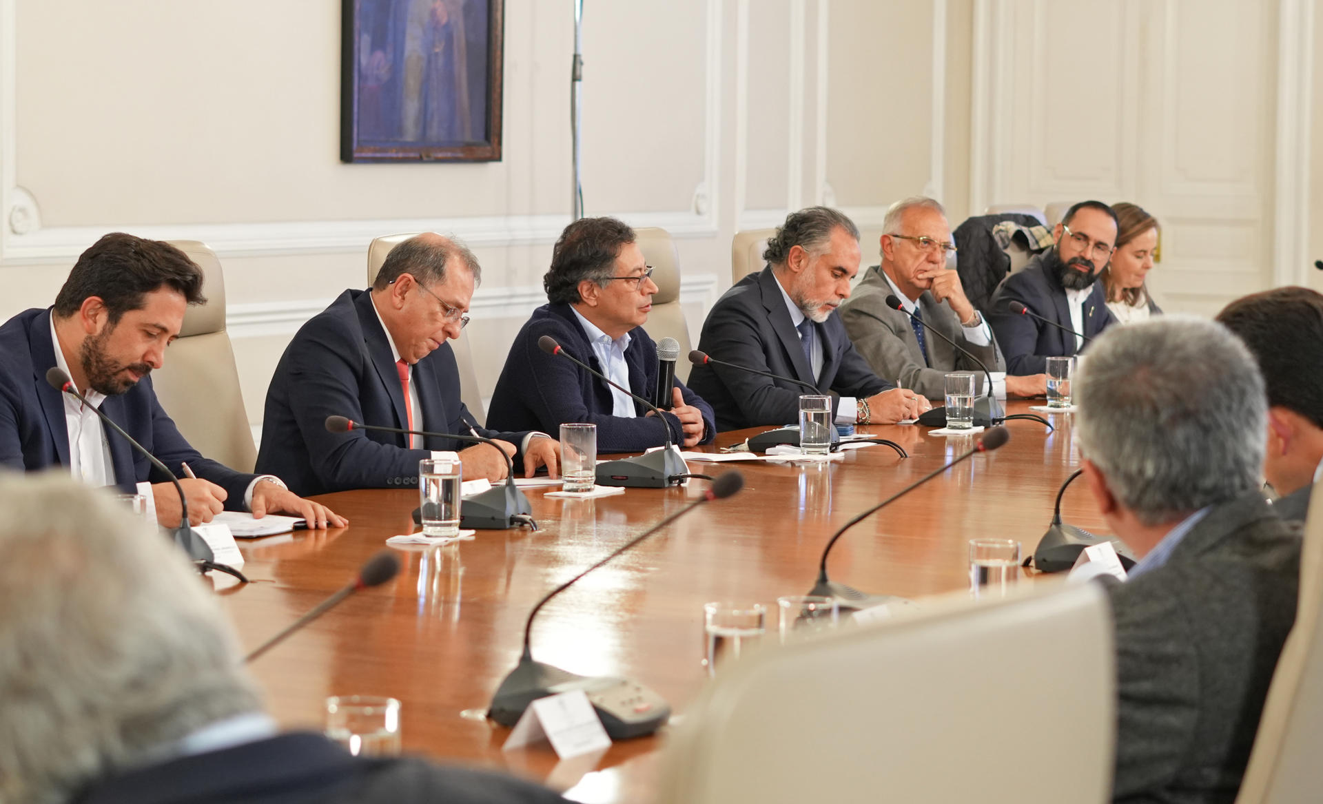 Fotografía cedida por la oficina de prensa de la Presidencia de Colombia del mandatario, Gustavo Petro (3i), durante un consejo de ministros en la Casa de Nariño en Bogotá (Colombia). EFE/ Presidencia De Colombia / SOLO USO EDITORIAL/ SOLO DISPONIBLE PARA ILUSTRAR LA NOTICIA QUE ACOMPAÑA (CRÉDITO OBLIGATORIO)