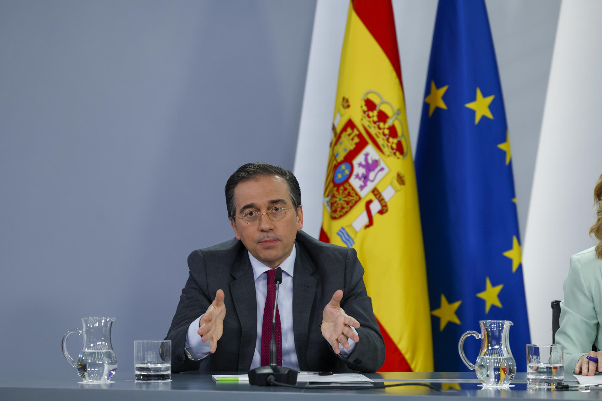 Imagen de archivo (01/04/2025) del ministro de Exteriores, José Manuel Albares, durante una rueda de prensa posterior a la reunión del Consejo de Ministros en el complejo del Palacio de la Moncloa, en Madrid. EFE/ Javier Lizón