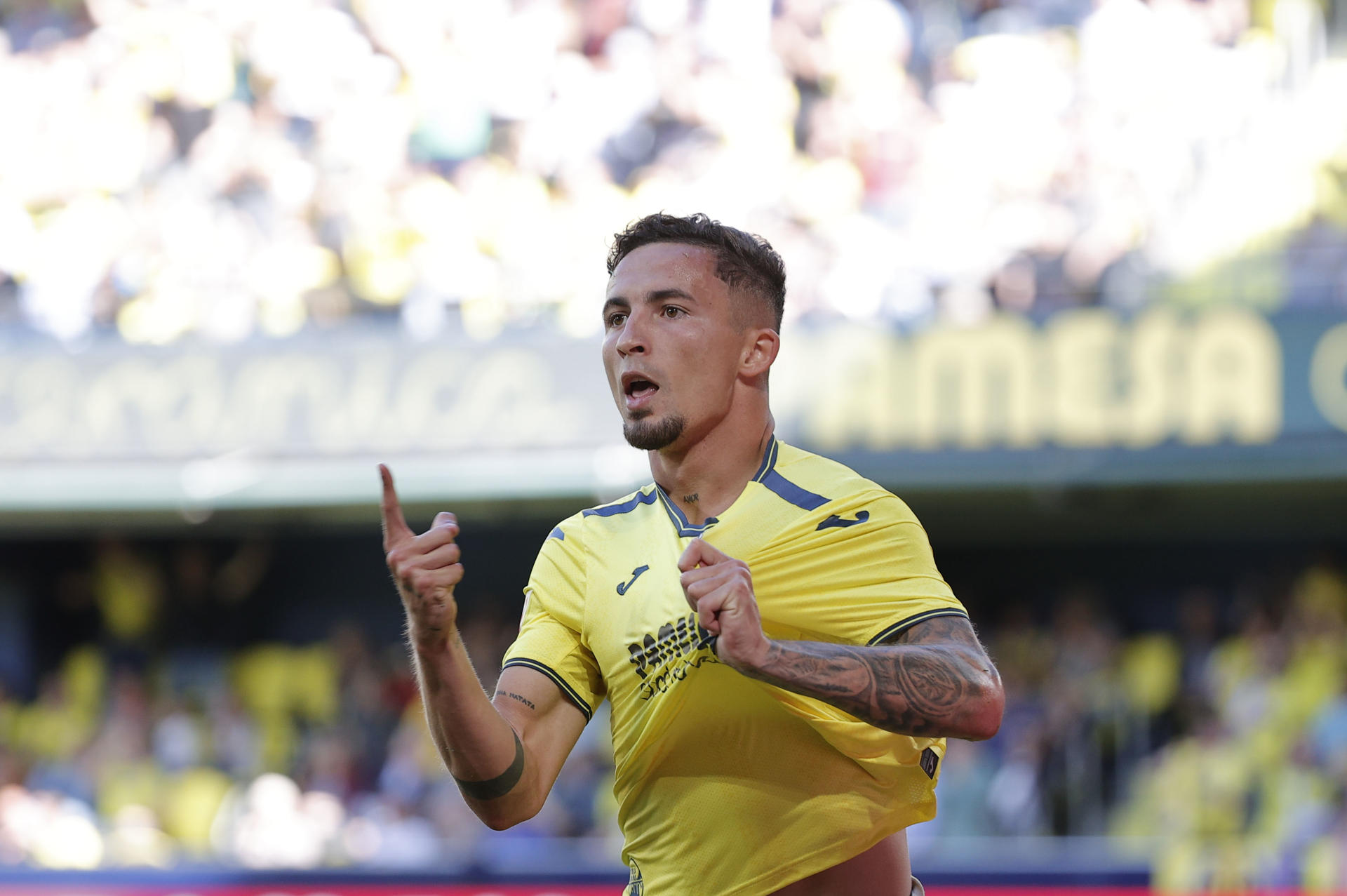 El centrocampista del Villarreal Yeremy Pino en el estadio La Cerámica de Villarreal. EFE/ Manuel Bruque