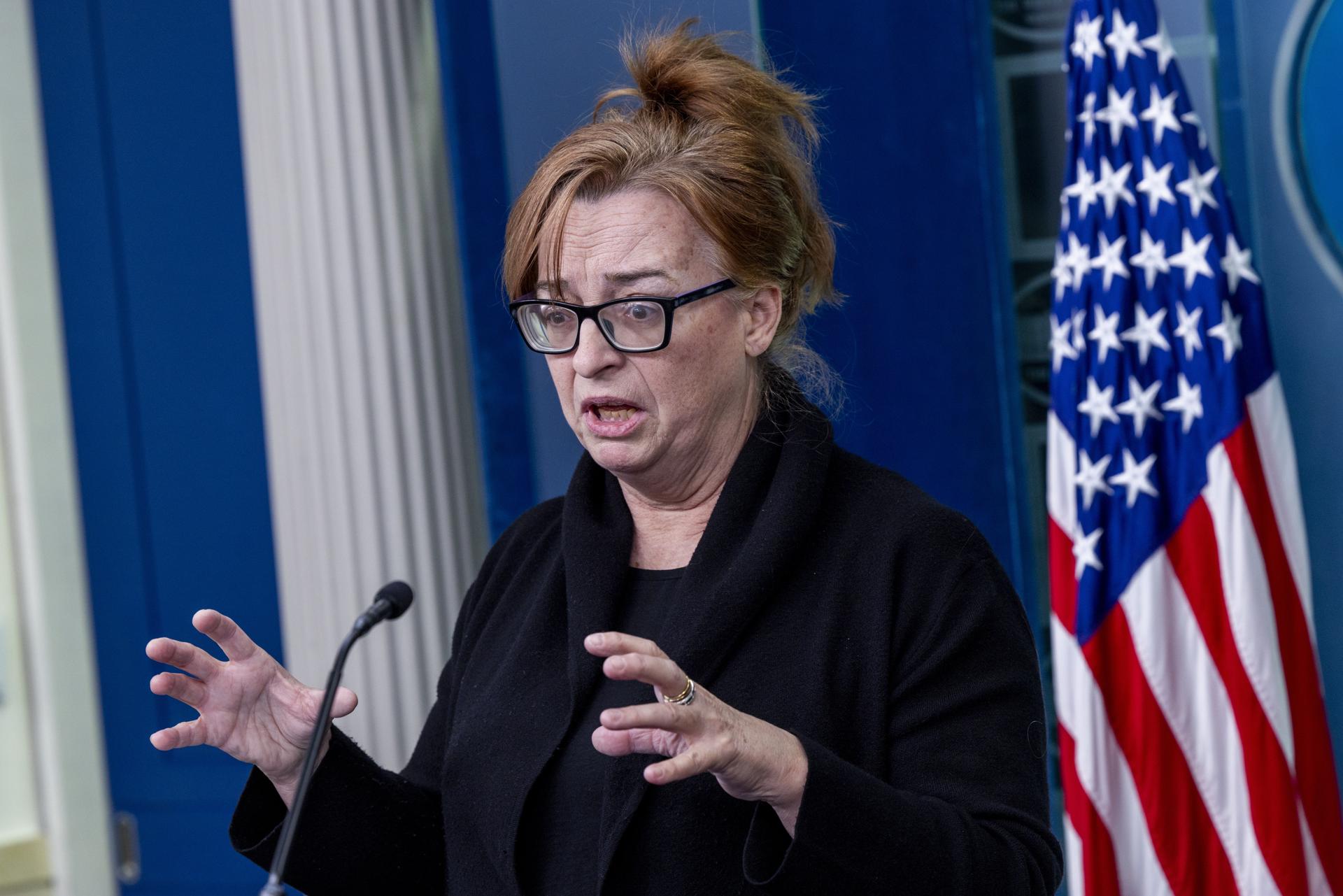 Patty Morin, cuya hija Rachel, madre de cinco hijos, fue violada y asesinada en un sendero en Maryland, ofrece unas declaraciones durante la rueda de prensa diaria en la Casa Blanca en Washington, DC, EE.UU., EFE/EPA/SHAWN THEW