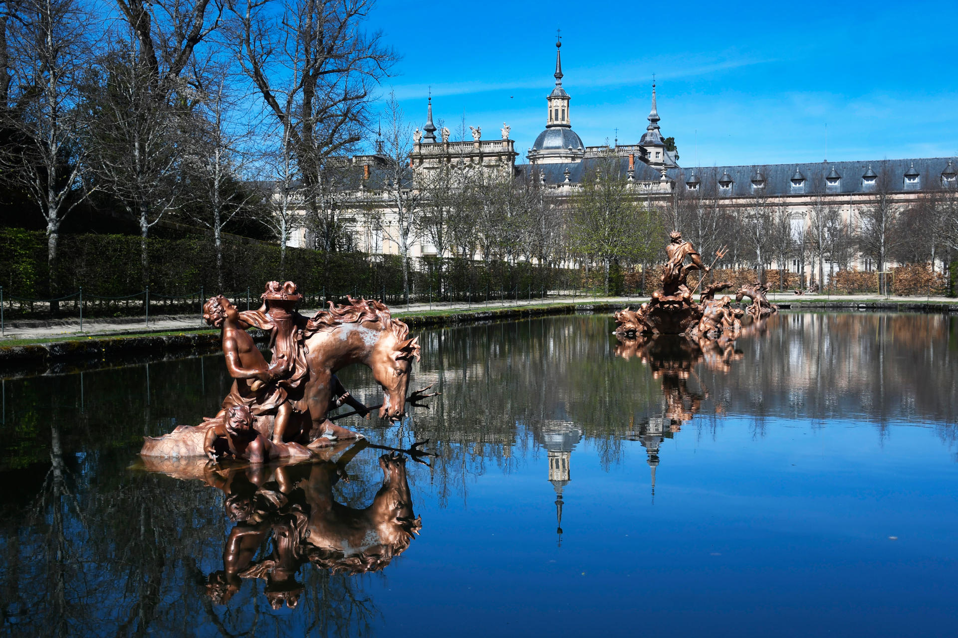 Imagen de archivo del Palacio Real de La Granja de San Ildefonso y las fuentes "Carrera de caballos". EFE/ Pablo Martin
