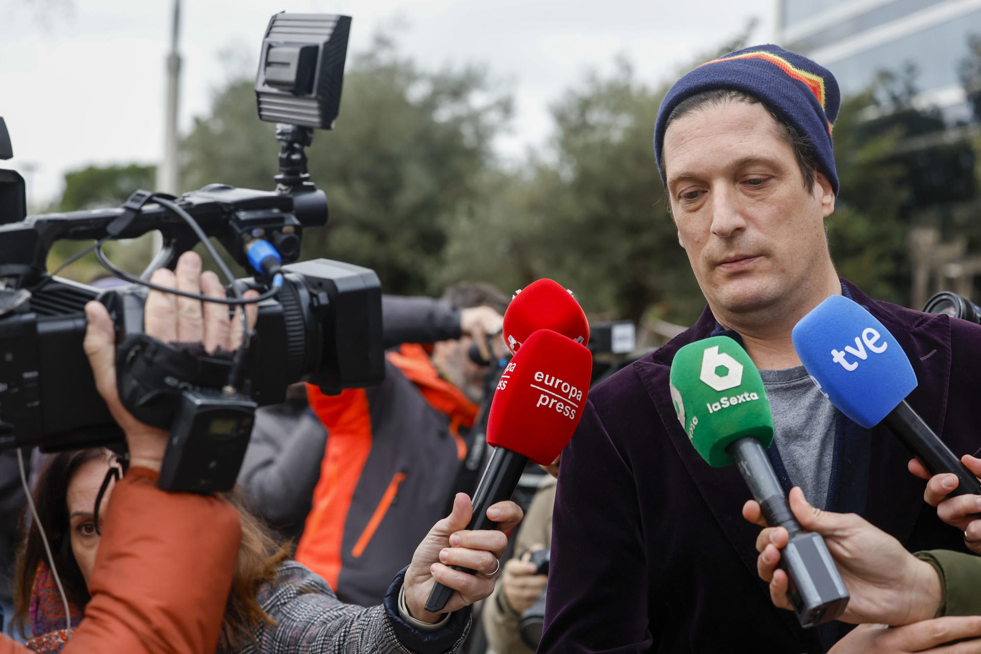 El empresario Luis Medina a su salida de la Audiencia Provincial de Madrid tras conocer la sentencia del juicio por el Caso Mascarillas. EFE/ Javier Lizón