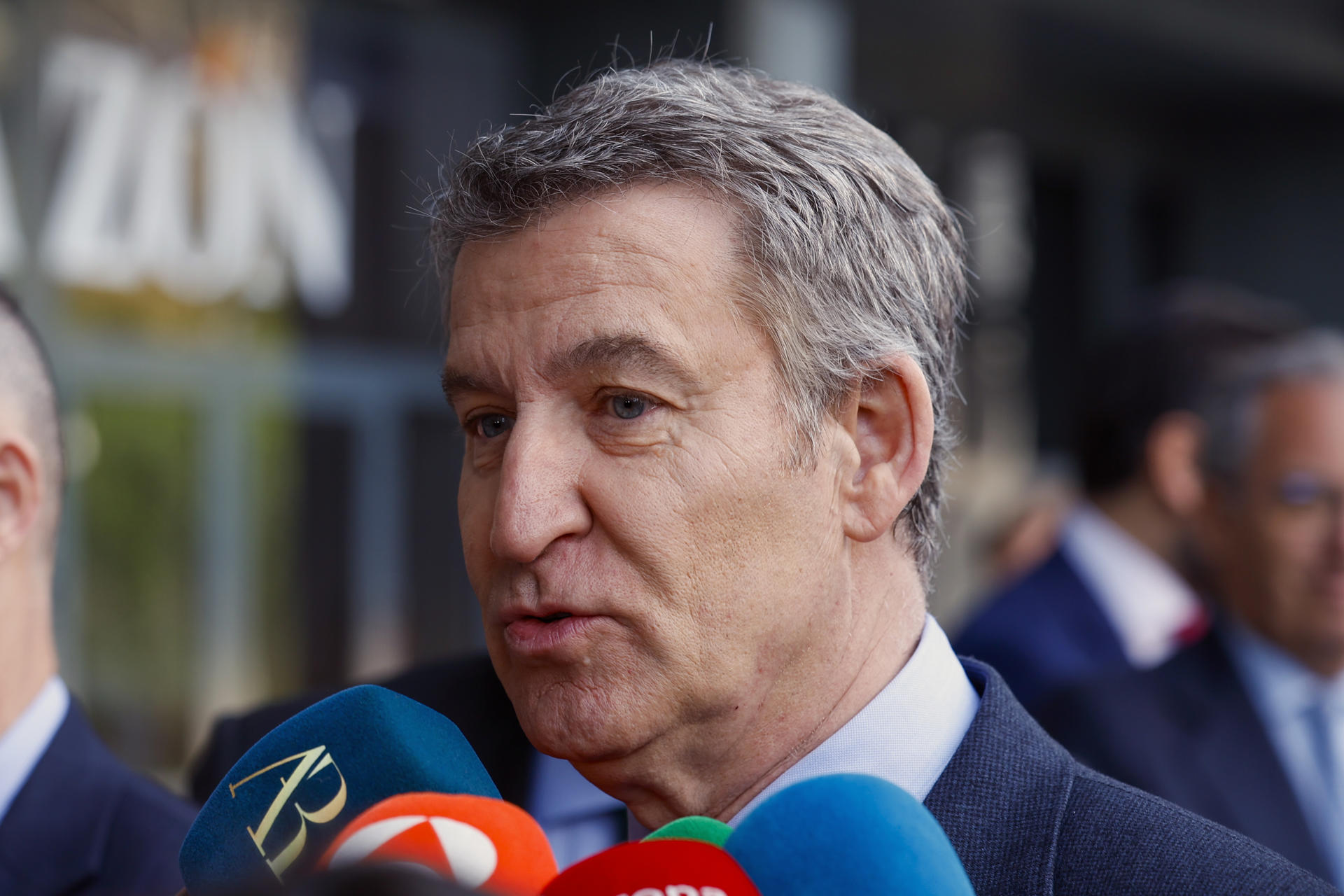 El presidente del Partido Popular, Alberto Núñez Feijóo antes de un desayuno informativo celebrado este martes en Madrid. EFE/ Javier Lizón