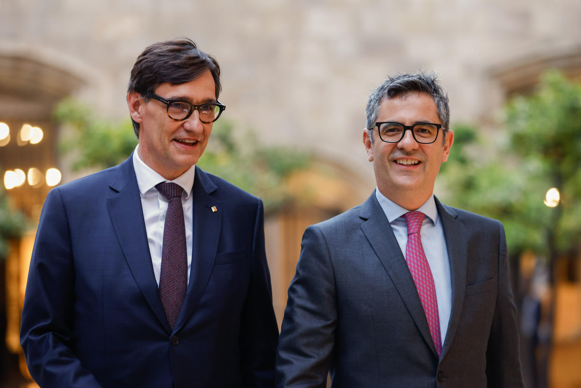 El presidente de la Generalitat, Salvador Illa, y el ministro de la Presidencia, Félix Bolaños, a su llegada a la Conferencia Sectorial de Justicia este jueves. EFE / Quique García.