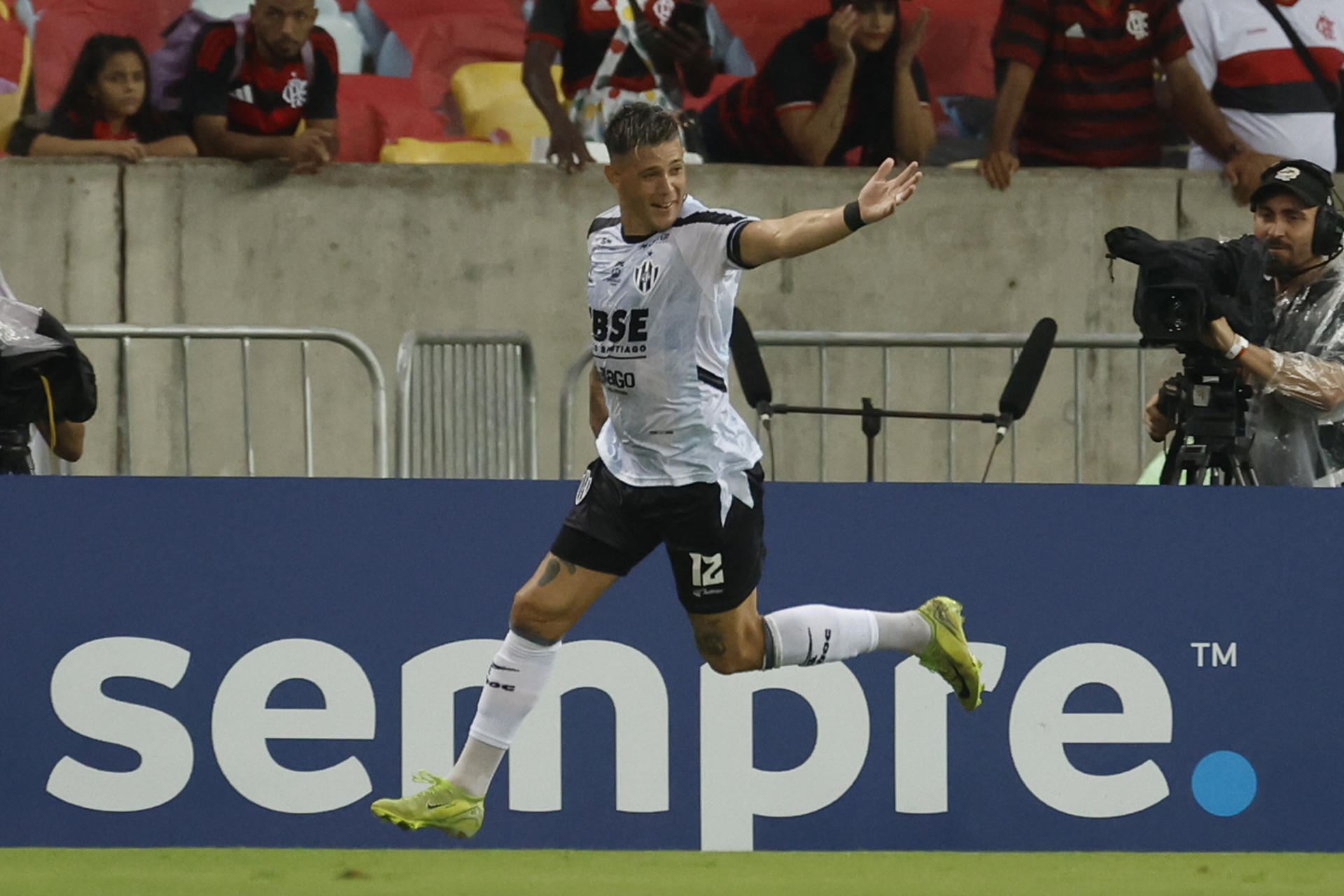 Leonardo Heredia de Central Córdoba celebra un gol en un partido de la fase de grupos de la Copa Libertadores. EFE/ Antonio Lacerda